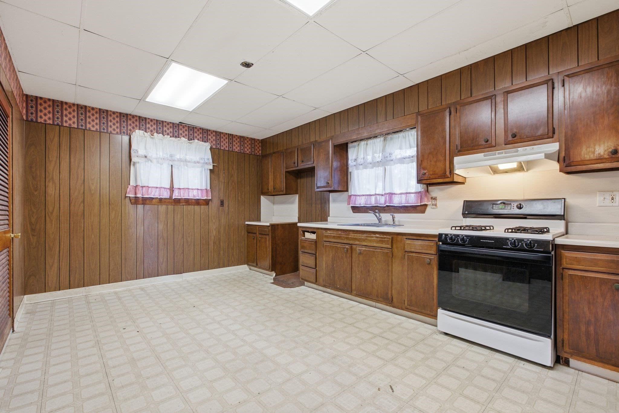 Multi Family at 91 Fremont St, Winthrop MA 02152, photo 16 of 42