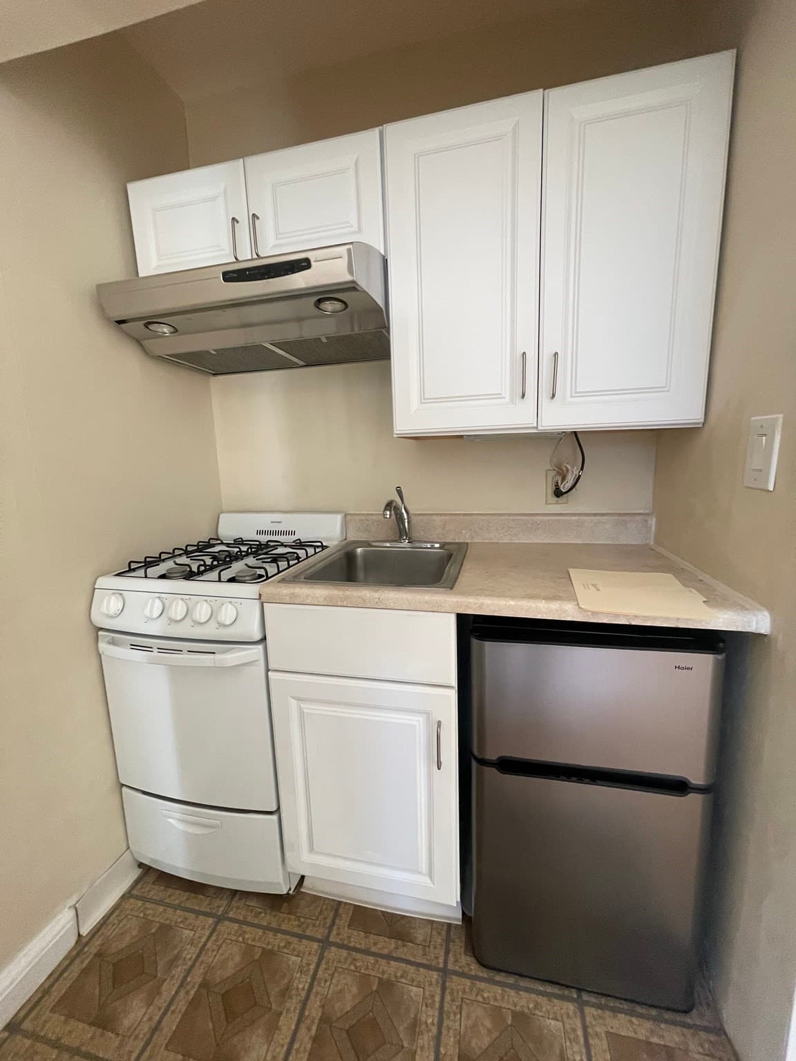 Apartment at 42 Dean Rd # 5, Brookline MA 02445, photo 2 of 7