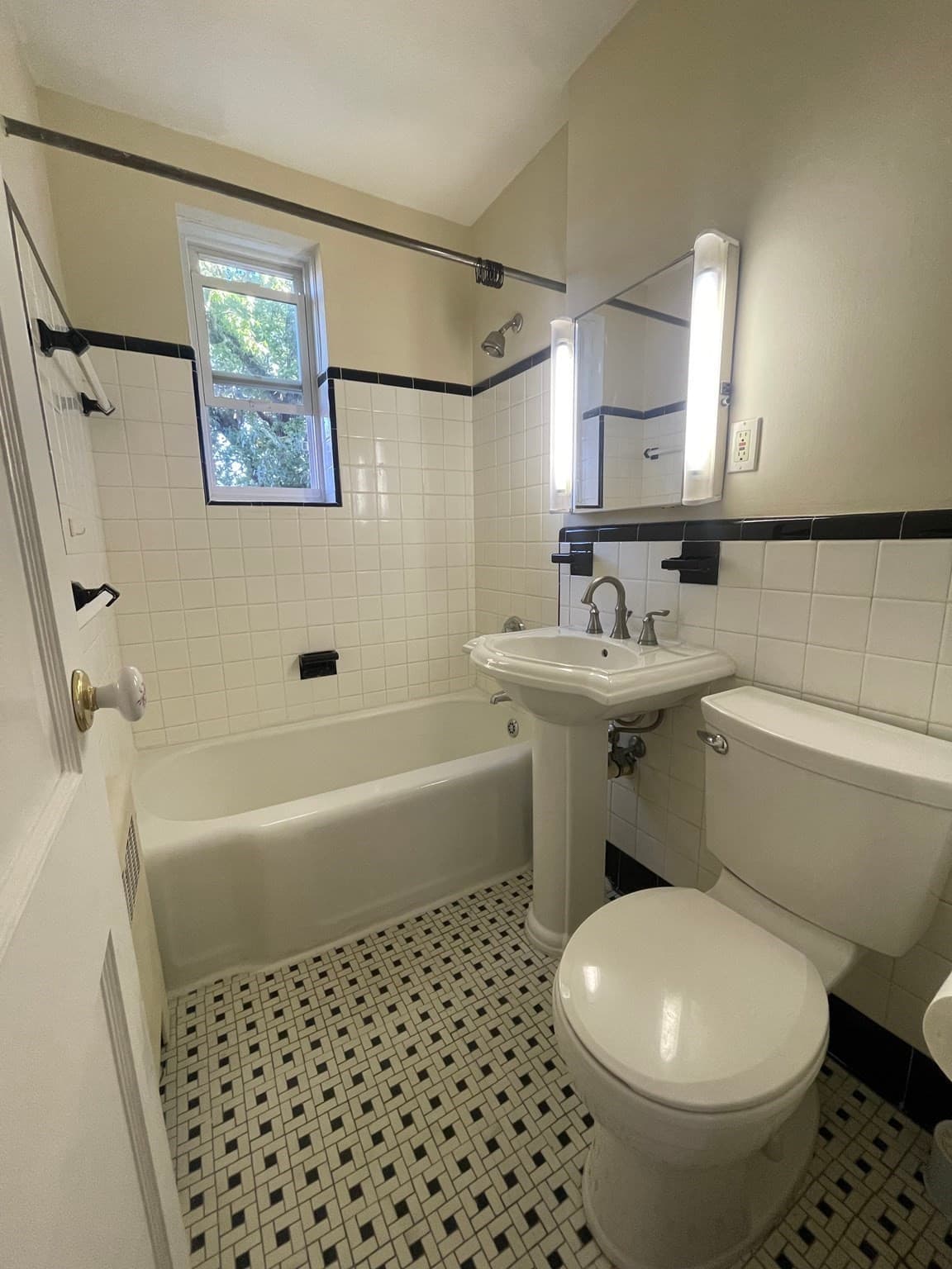 Apartment at 42 Dean Rd # 5, Brookline MA 02445, photo 6 of 7