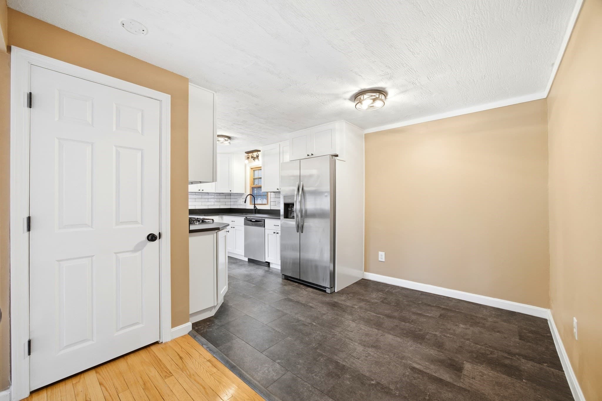 Single Family Residence at 114 Leatherleaf Dr, Springfield MA 01109, photo 7 of 35
