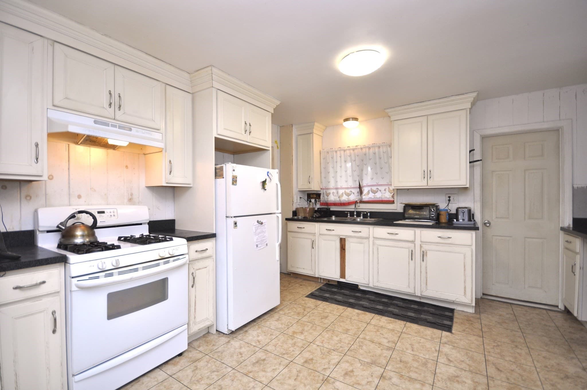 Single Family Residence at 723 Plymouth St, East Bridgewater MA 02333, East Bridgewater, photo 3 of 13