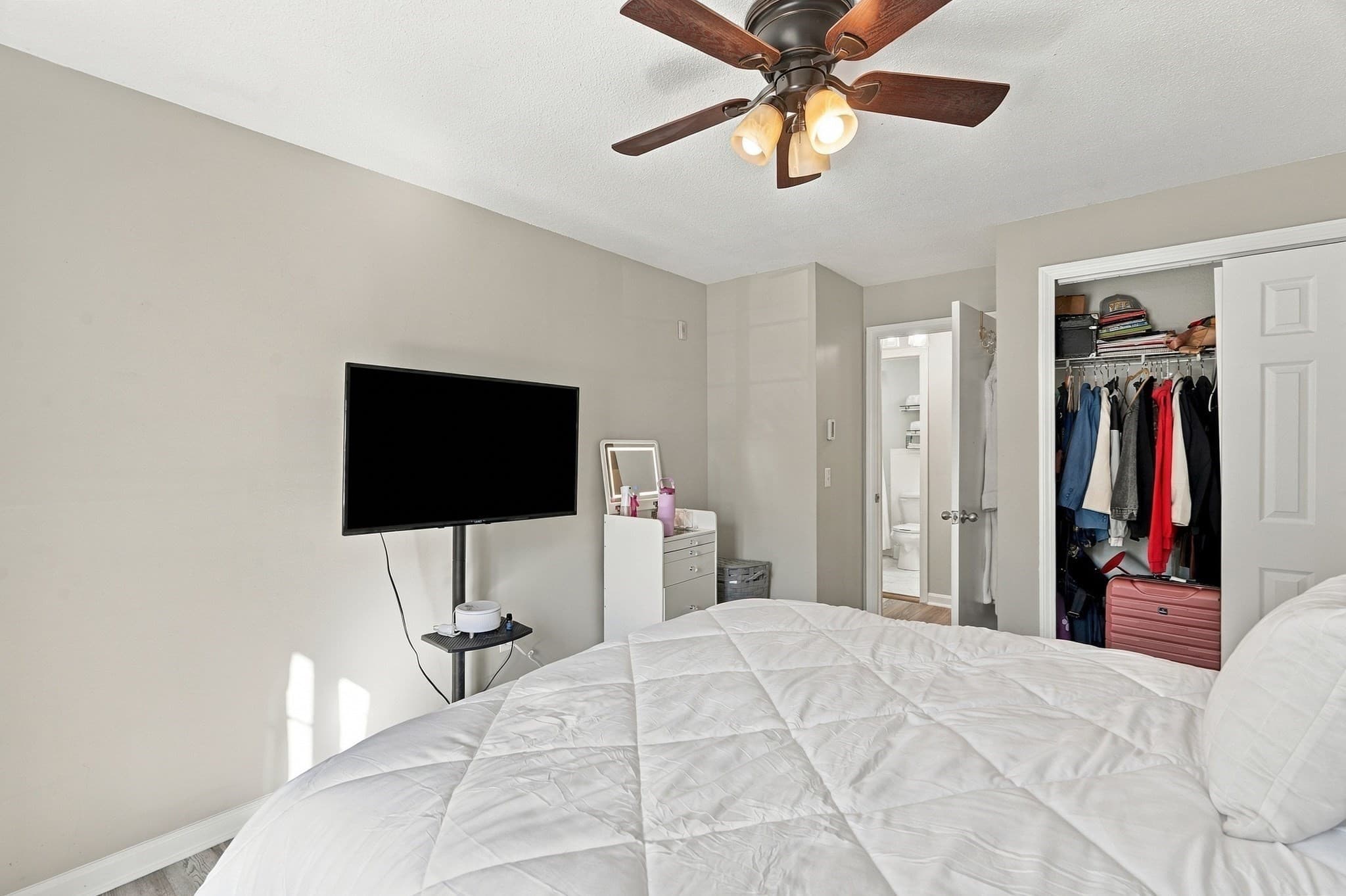 Condominium at 300 Smithfield Rd # 5, North Providence RI 02904, North Providence, photo 16 of 20
