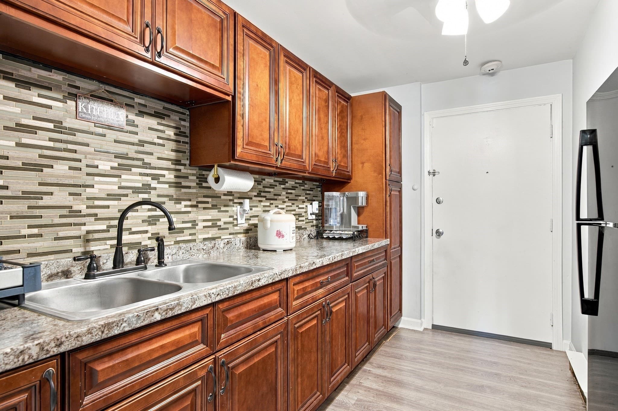 Condominium at 300 Smithfield Rd # 5, North Providence RI 02904, North Providence, photo 4 of 20