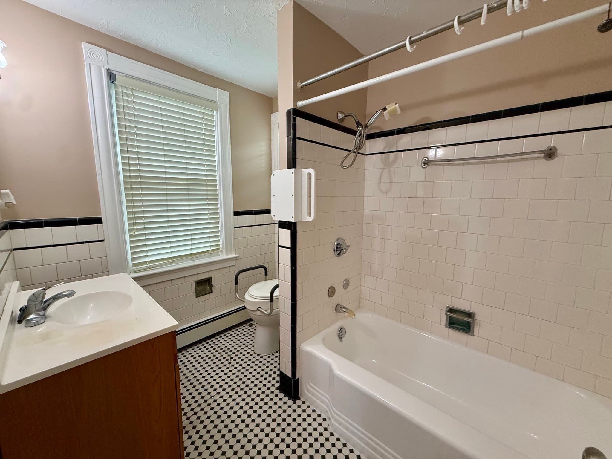 Single Family Residence at 17 Raymond St, East Providence RI 02914, East Providence, photo 14 of 29