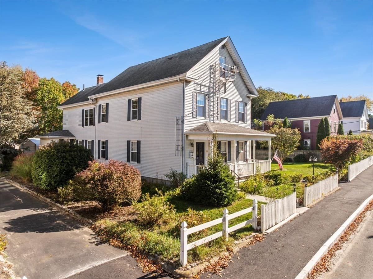 98 E Water St, Taunton MA 02780