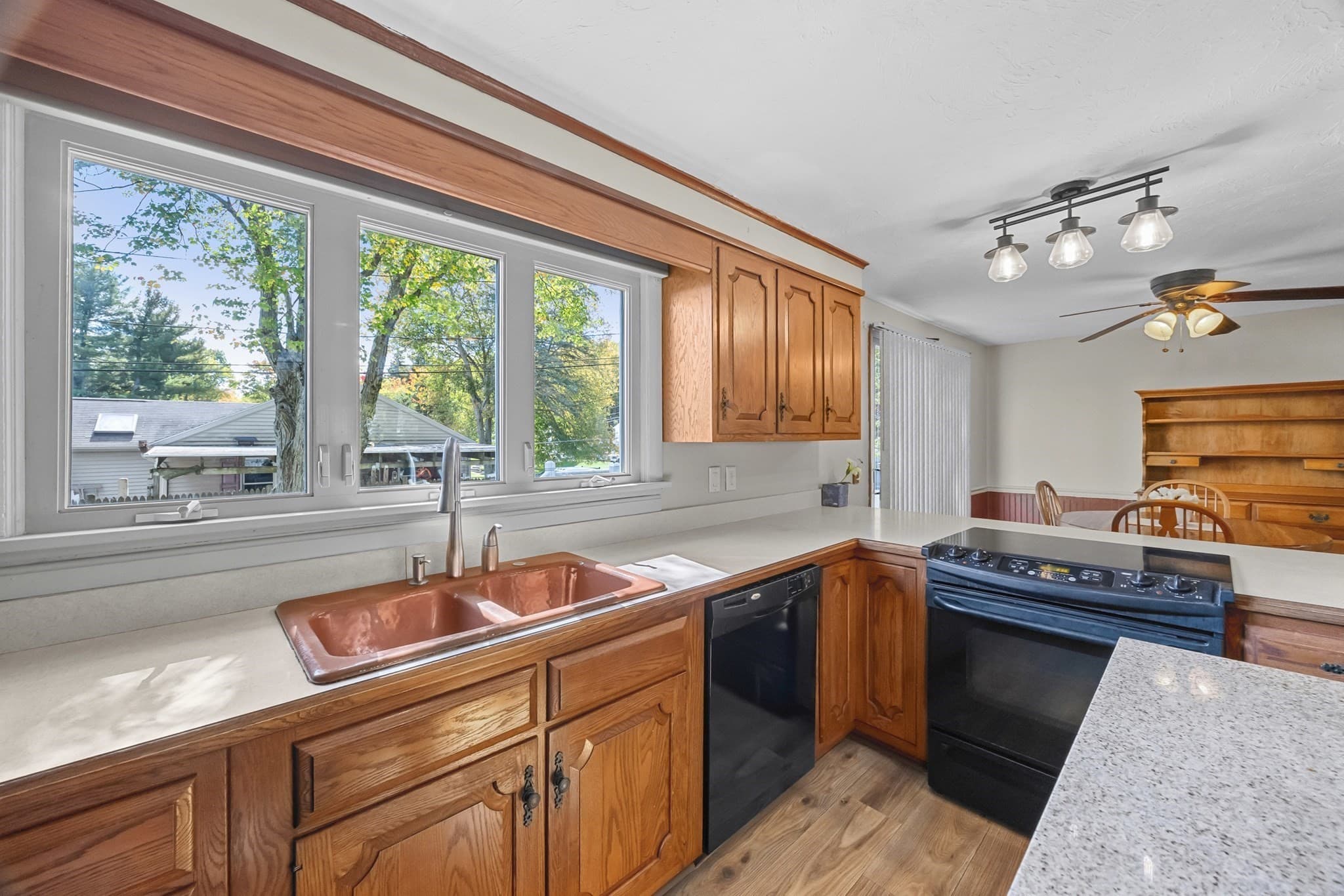 Single Family Residence at 26 Crowningshield Rd, Worcester MA 01604, Worcester, photo 12 of 36