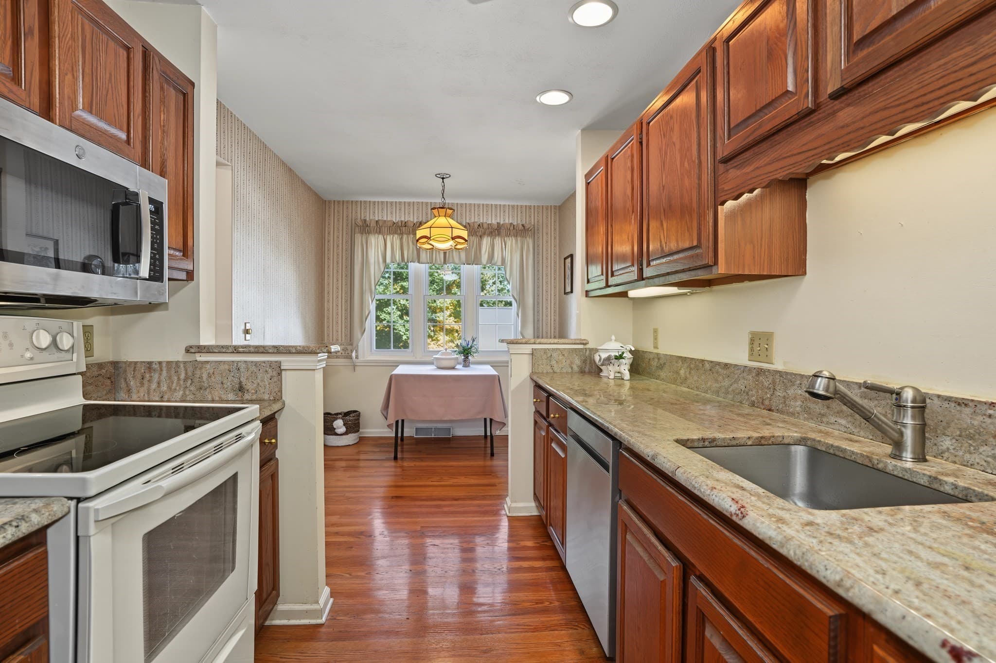 Condominium at 153 Laurelwood Drive # 153, Hopedale MA 01747, Hopedale, photo 9 of 38