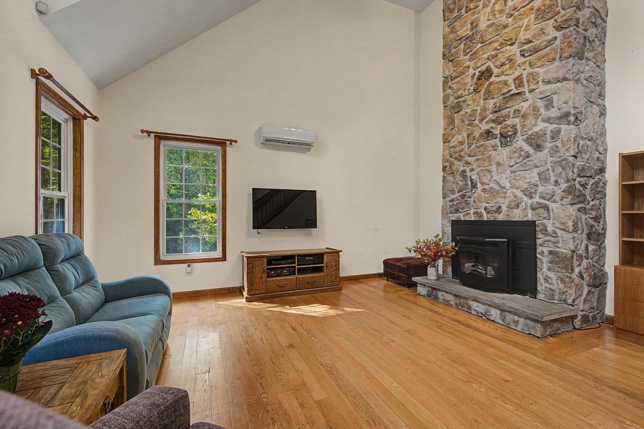 Single Family Residence at 141 Pomeroy Meadow Road, Southampton MA 01073, Southampton, photo 13 of 39
