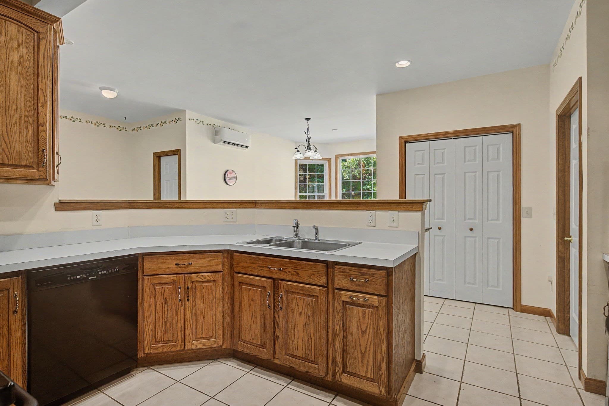 Single Family Residence at 141 Pomeroy Meadow Road, Southampton MA 01073, Southampton, photo 17 of 39
