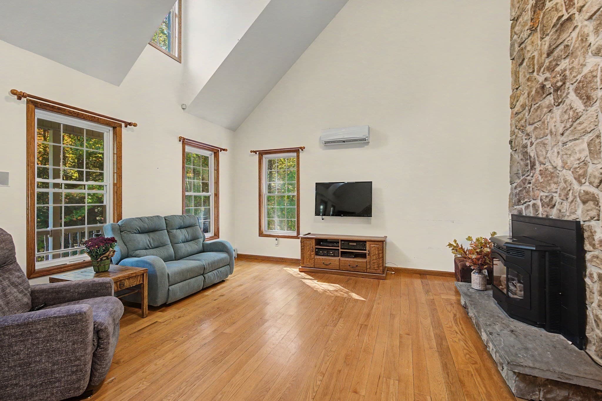 Single Family Residence at 141 Pomeroy Meadow Road, Southampton MA 01073, Southampton, photo 12 of 39