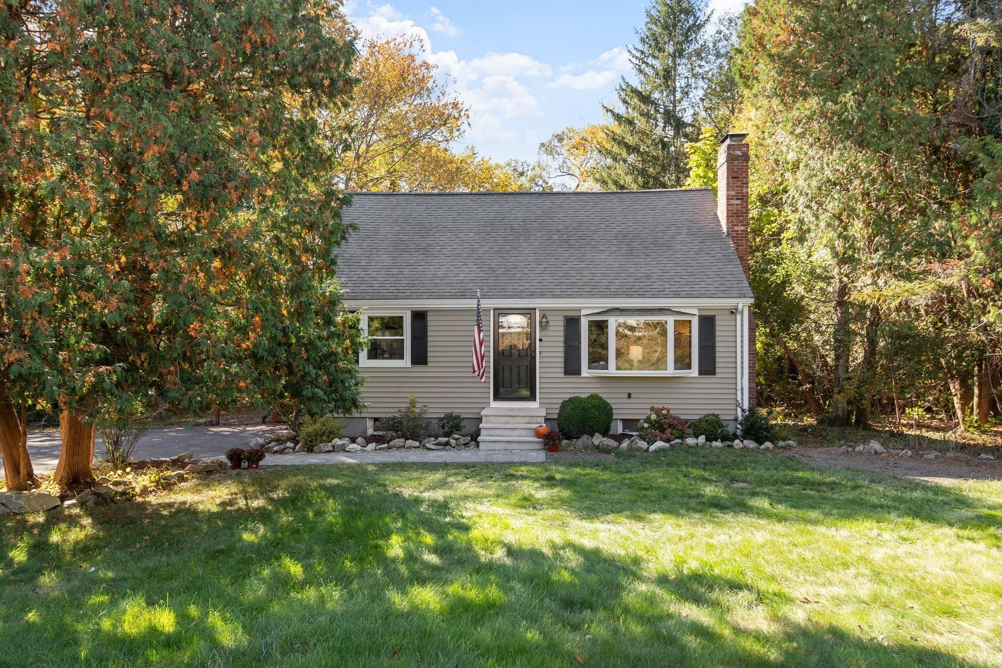 Single Family Residence at 390 North Rd, Bedford MA 01730, Bedford, photo 2 of 40