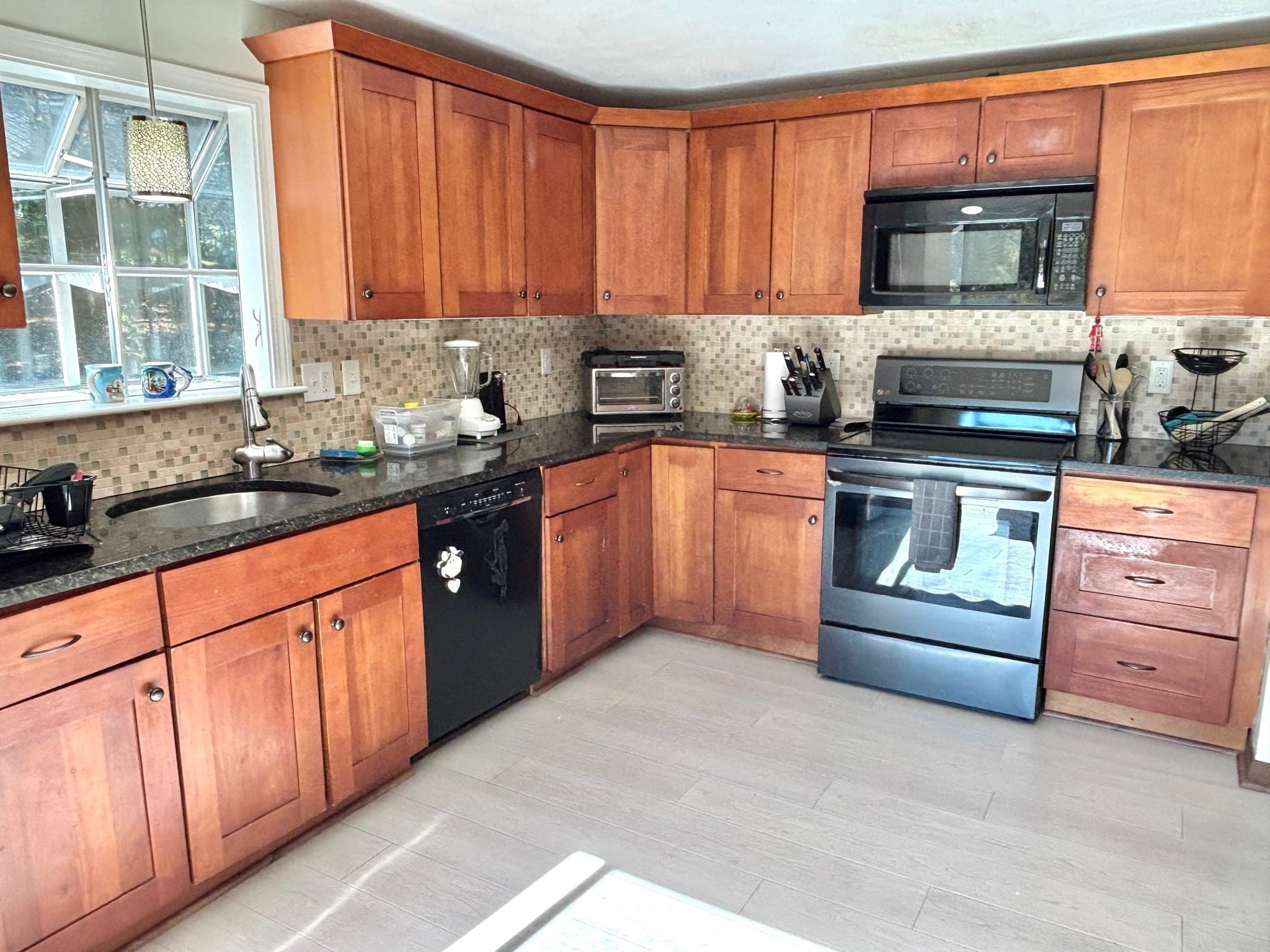 Single Family Residence at 16 Tarkiln Rd, Kingston MA 02364, Kingston, photo 2 of 39