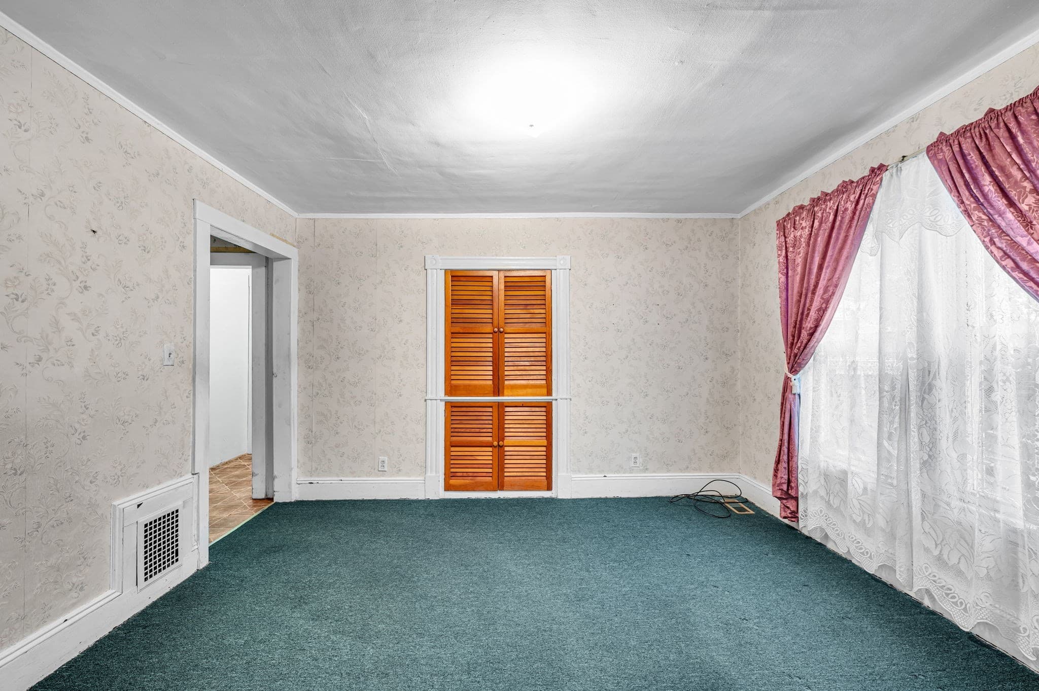 Single Family Residence at 26 Denton Cir, Springfield MA 01104, Springfield, photo 12 of 34