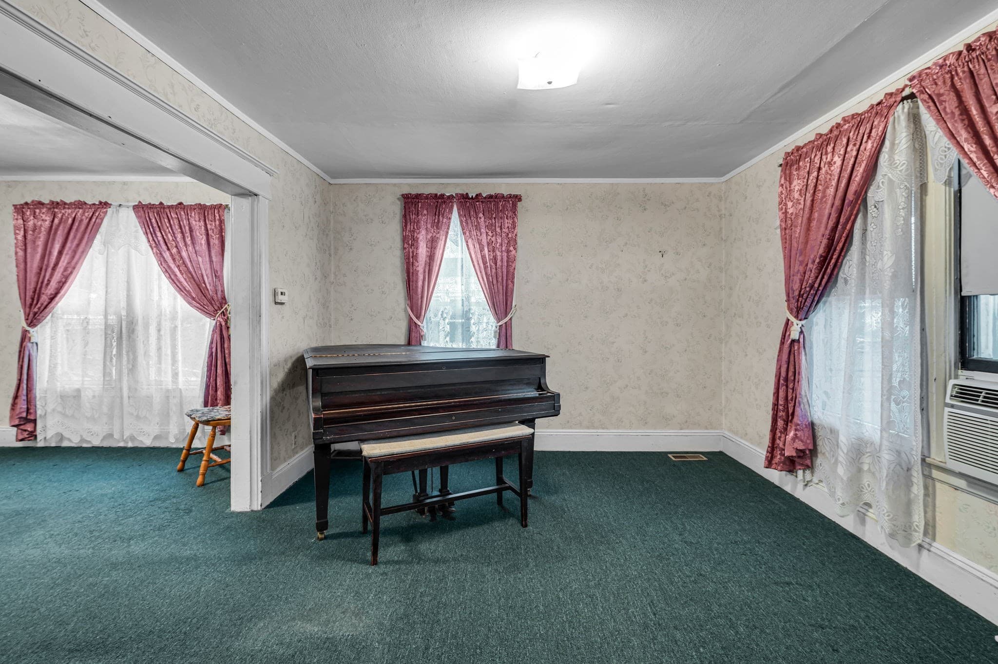 Single Family Residence at 26 Denton Cir, Springfield MA 01104, Springfield, photo 9 of 34