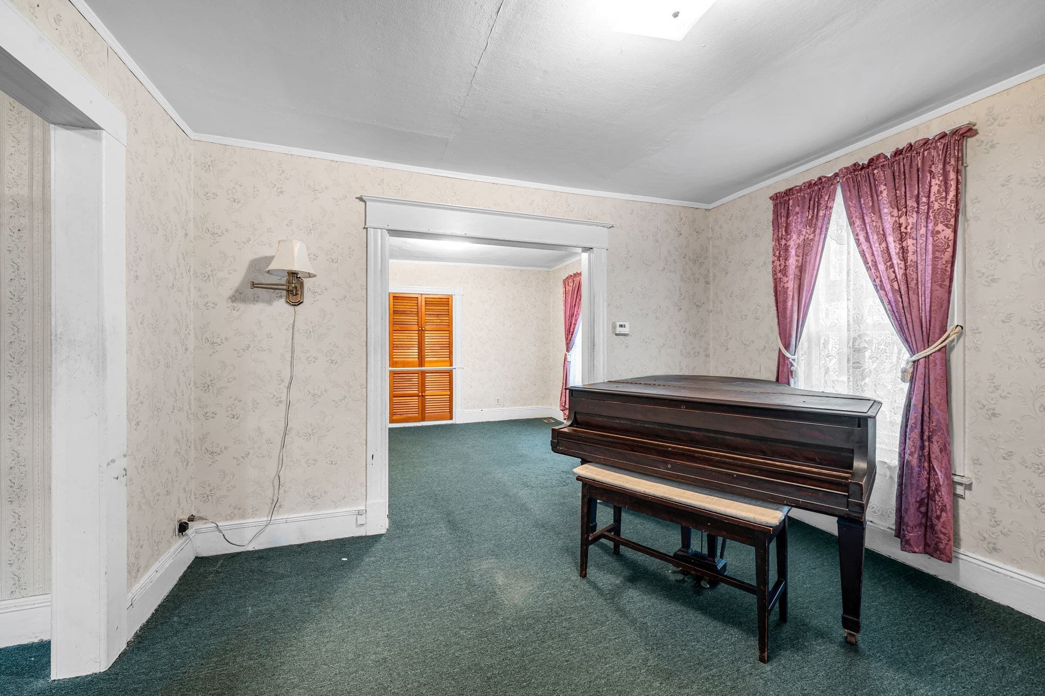 Single Family Residence at 26 Denton Cir, Springfield MA 01104, Springfield, photo 10 of 34