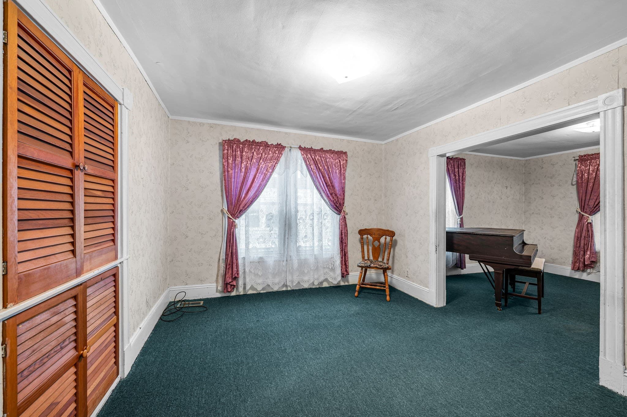 Single Family Residence at 26 Denton Cir, Springfield MA 01104, Springfield, photo 11 of 34