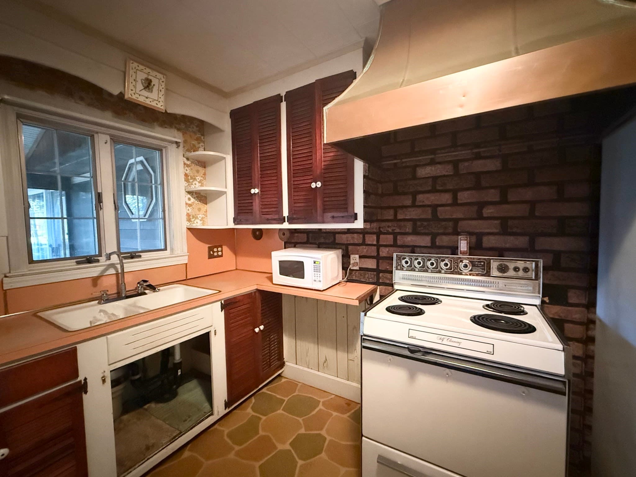 Single Family Residence at 719 South Branch Parkway, Springfield MA 01118, Springfield, photo 16 of 41
