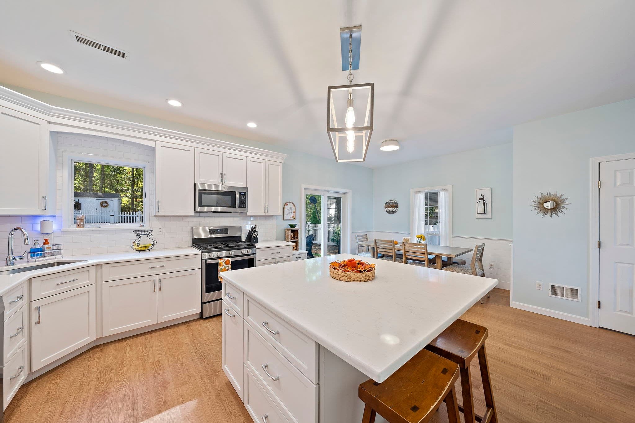 Single Family Residence at 7 Ouimet Ln, Foxboro MA 02035, Foxboro, photo 16 of 37