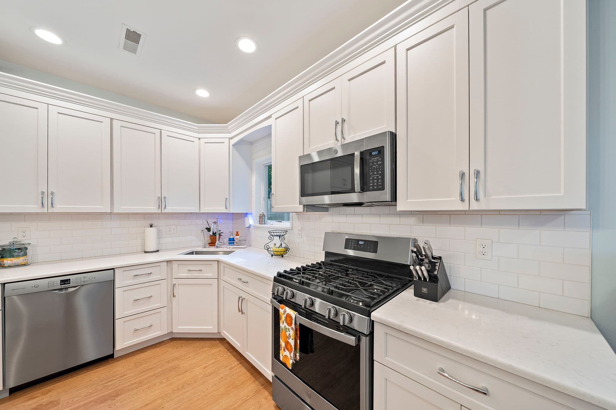 Single Family Residence at 7 Ouimet Ln, Foxboro MA 02035, Foxboro, photo 15 of 37