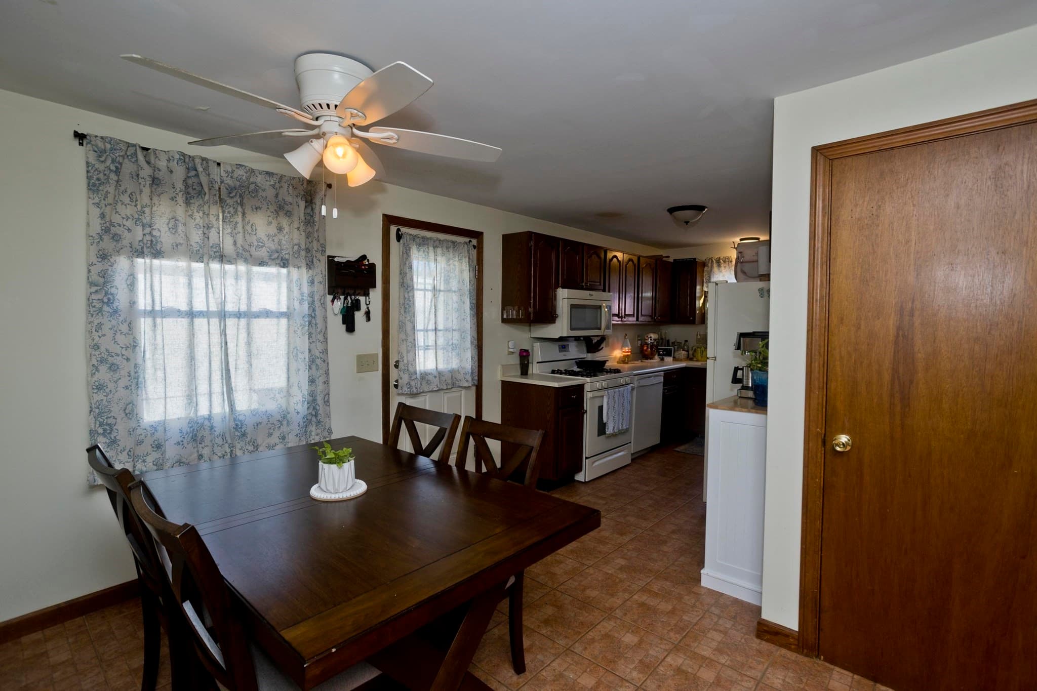 Single Family Residence at 20 Meadow Ave, Agawam MA 01001, Agawam, photo 7 of 20
