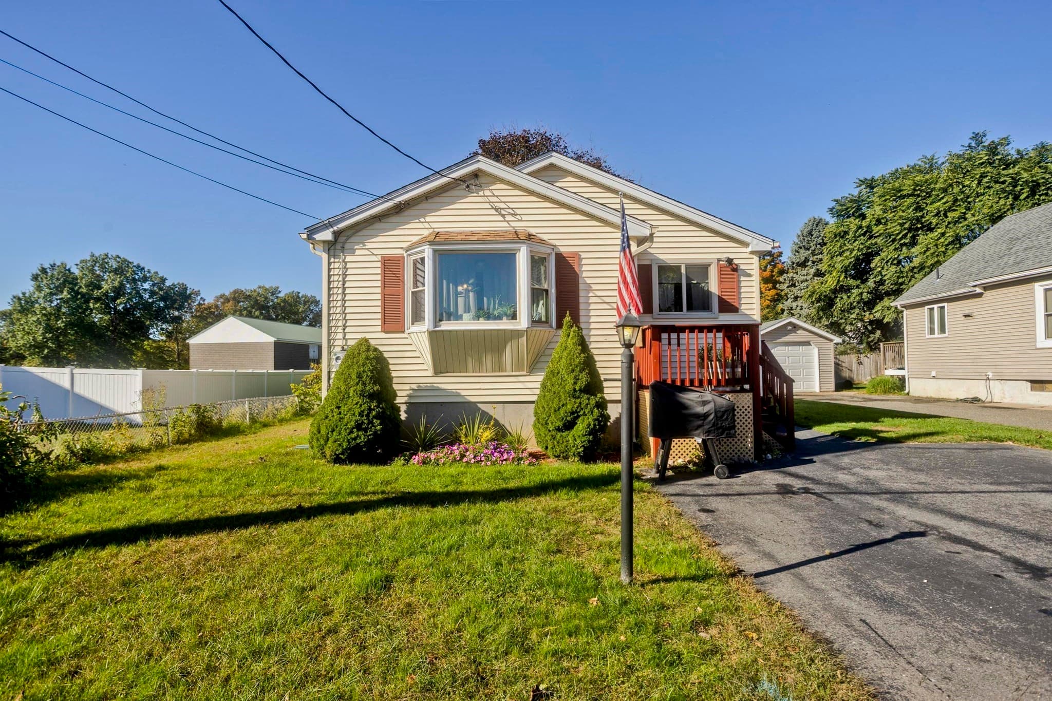 20 Meadow Ave, Agawam MA 01001