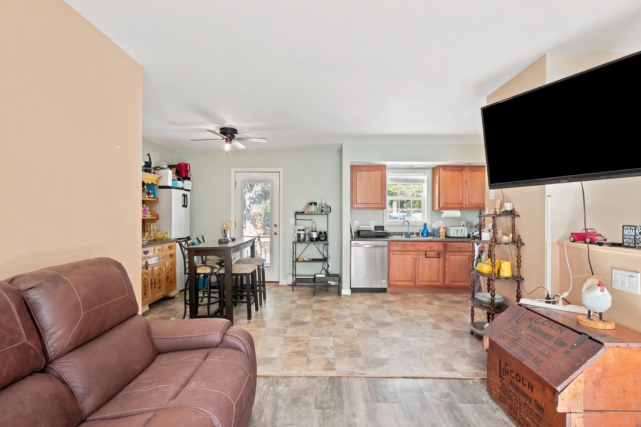 Single Family Residence at 21 Browns Brook Rd, Webster MA 01570, Webster, photo 8 of 29