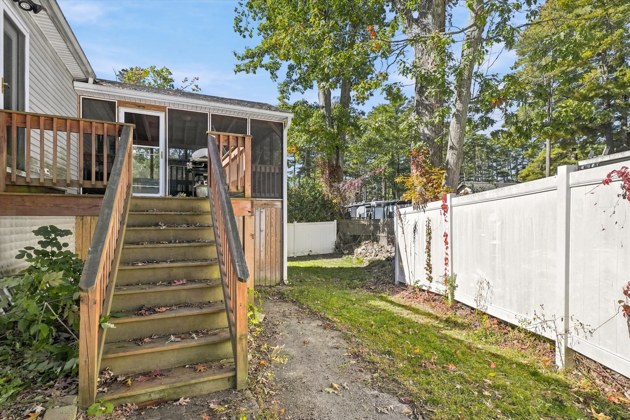 Single Family Residence at 21 Browns Brook Rd, Webster MA 01570, Webster, photo 25 of 29