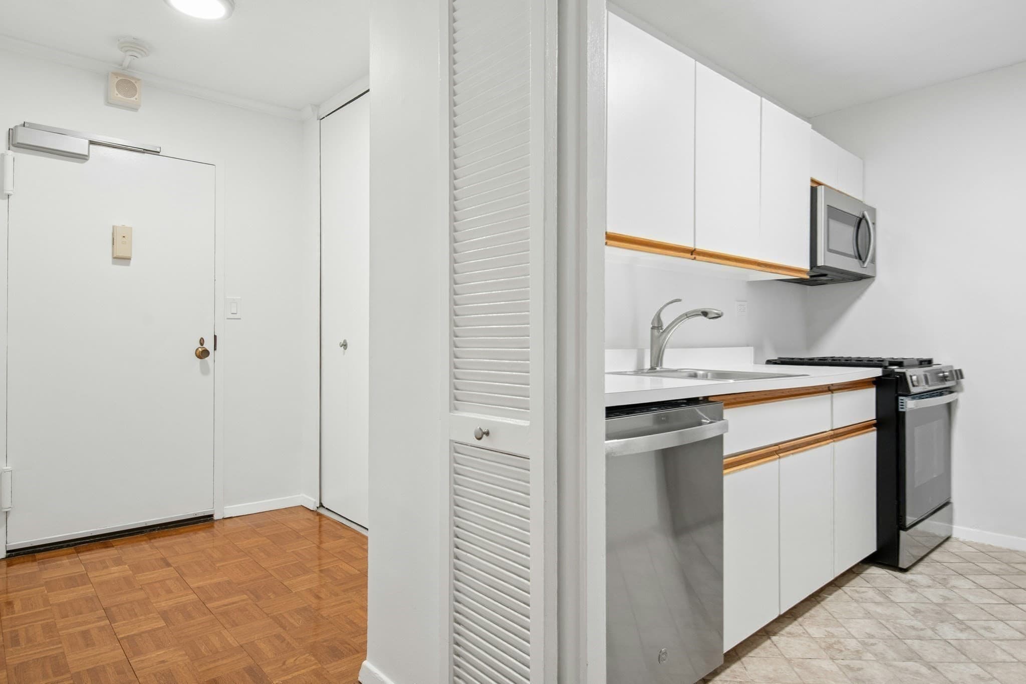 Condominium at 9 Hawthorne Pl # 2C, Boston MA 02114, Boston, photo 16 of 27