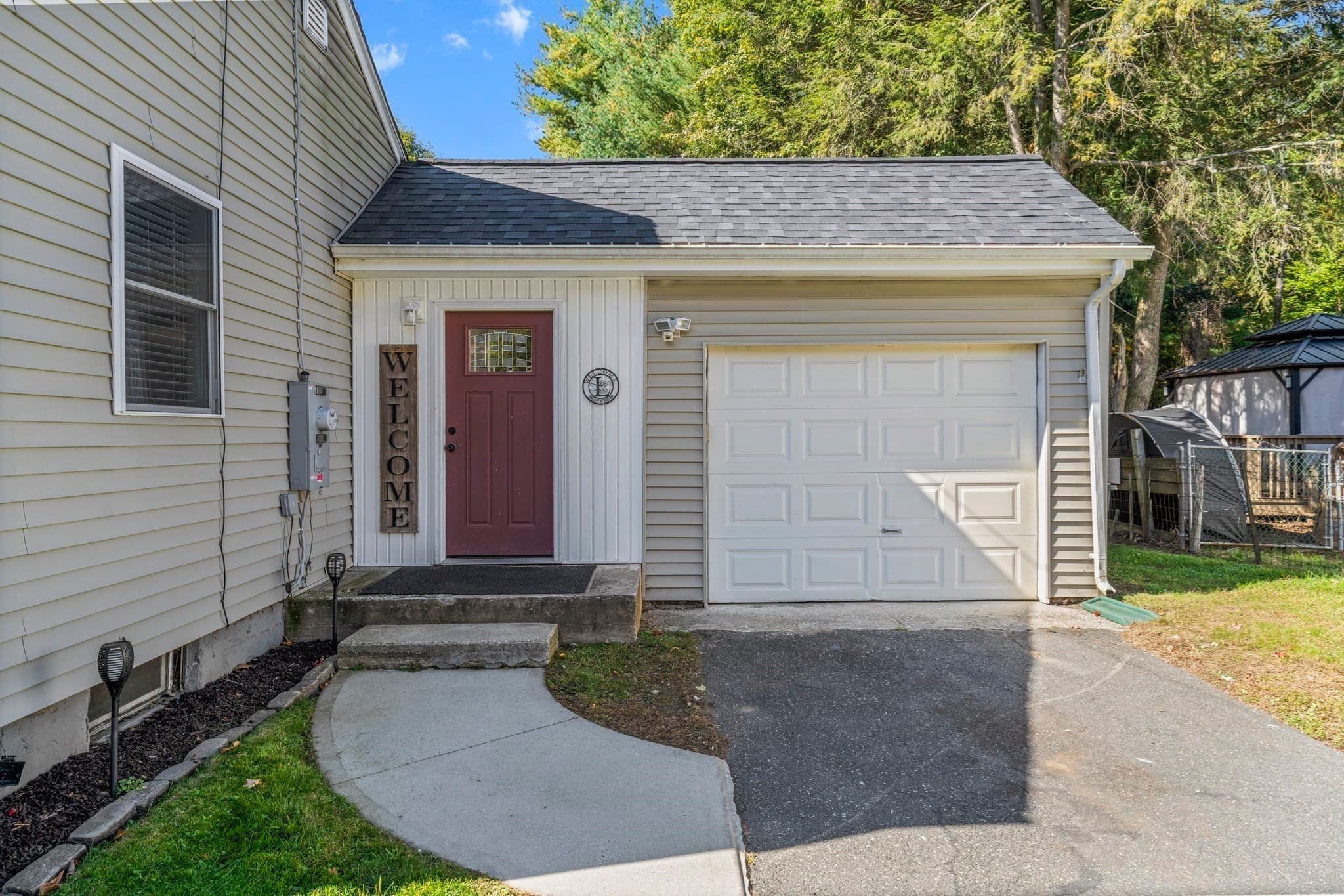Single Family Residence at 42 Holland Dr, East Longmeadow MA 01028, East Longmeadow, photo 2 of 38