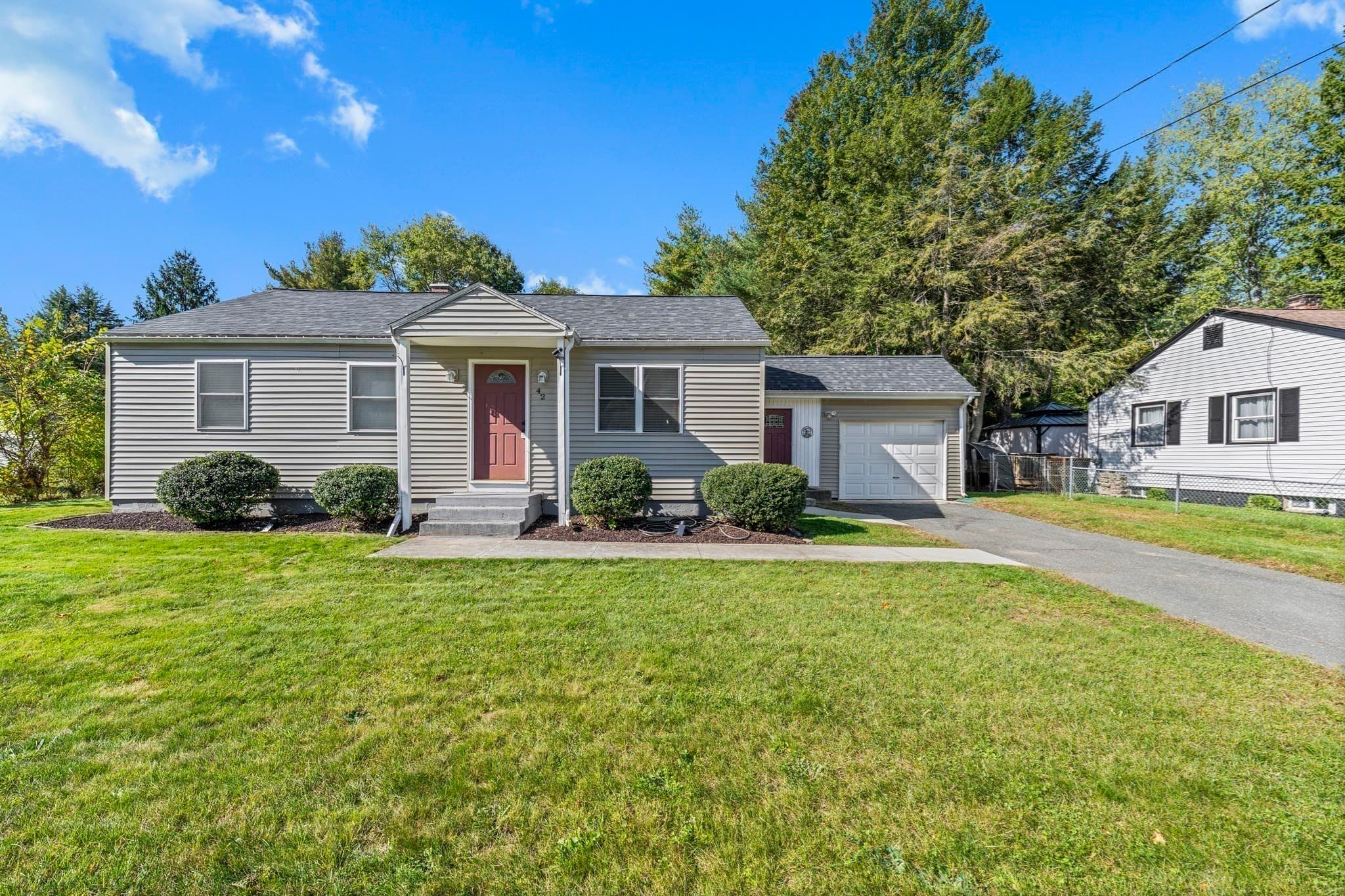 42 Holland Dr, East Longmeadow MA 01028