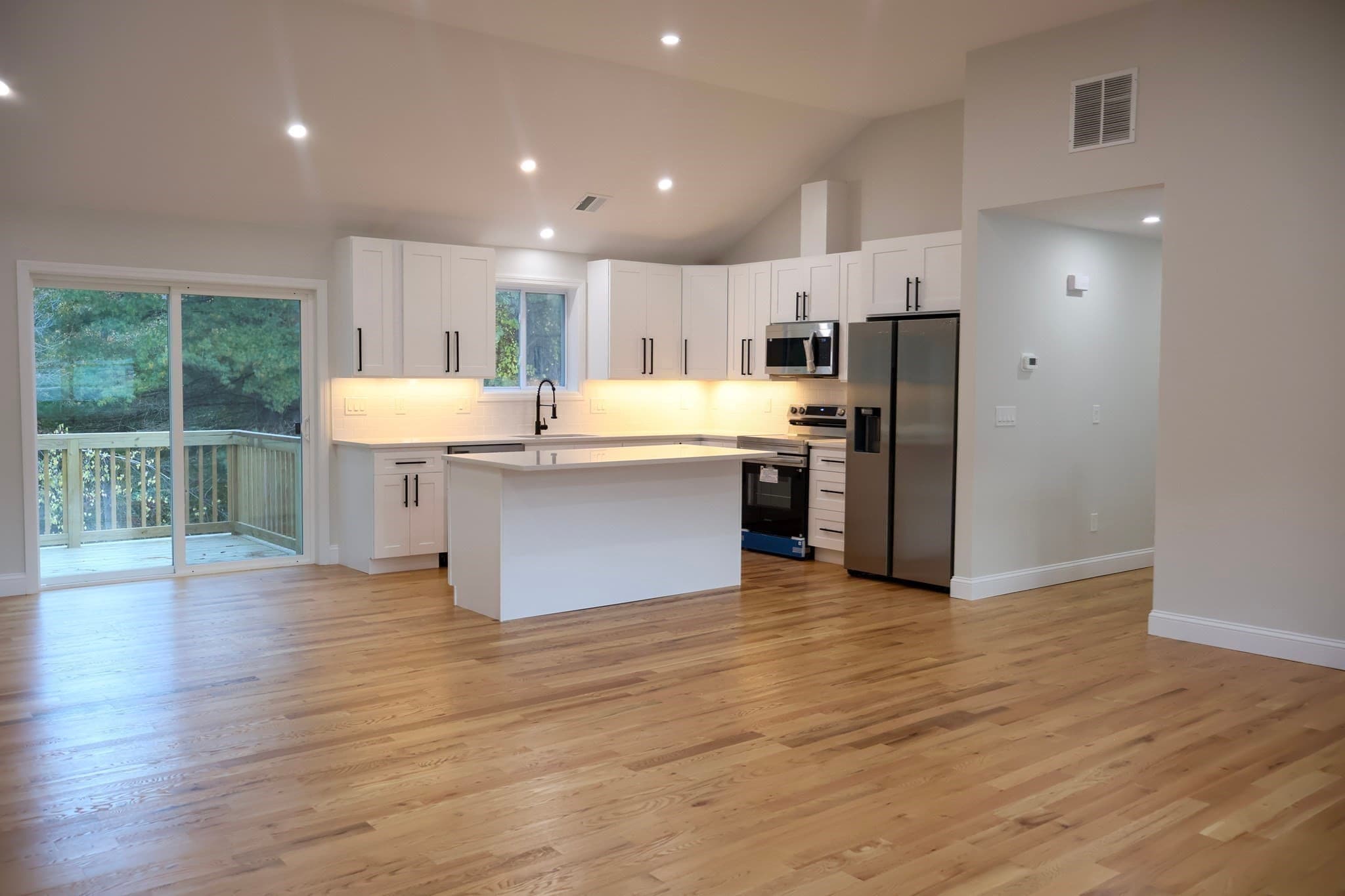 Single Family Residence at 190 Southbridge Rd, Dudley MA 01571, Dudley, photo 7 of 33