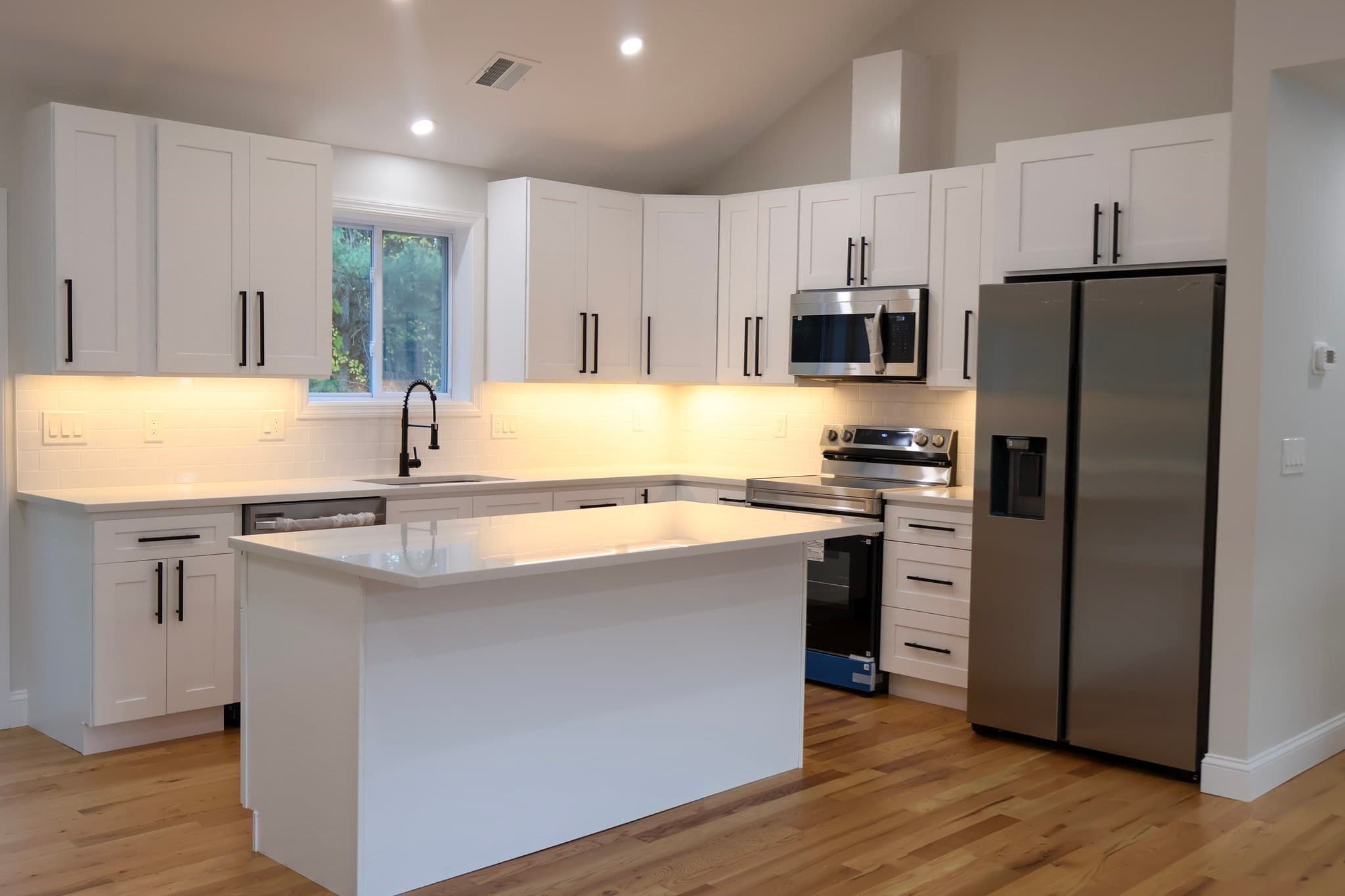Single Family Residence at 190 Southbridge Rd, Dudley MA 01571, Dudley, photo 8 of 33