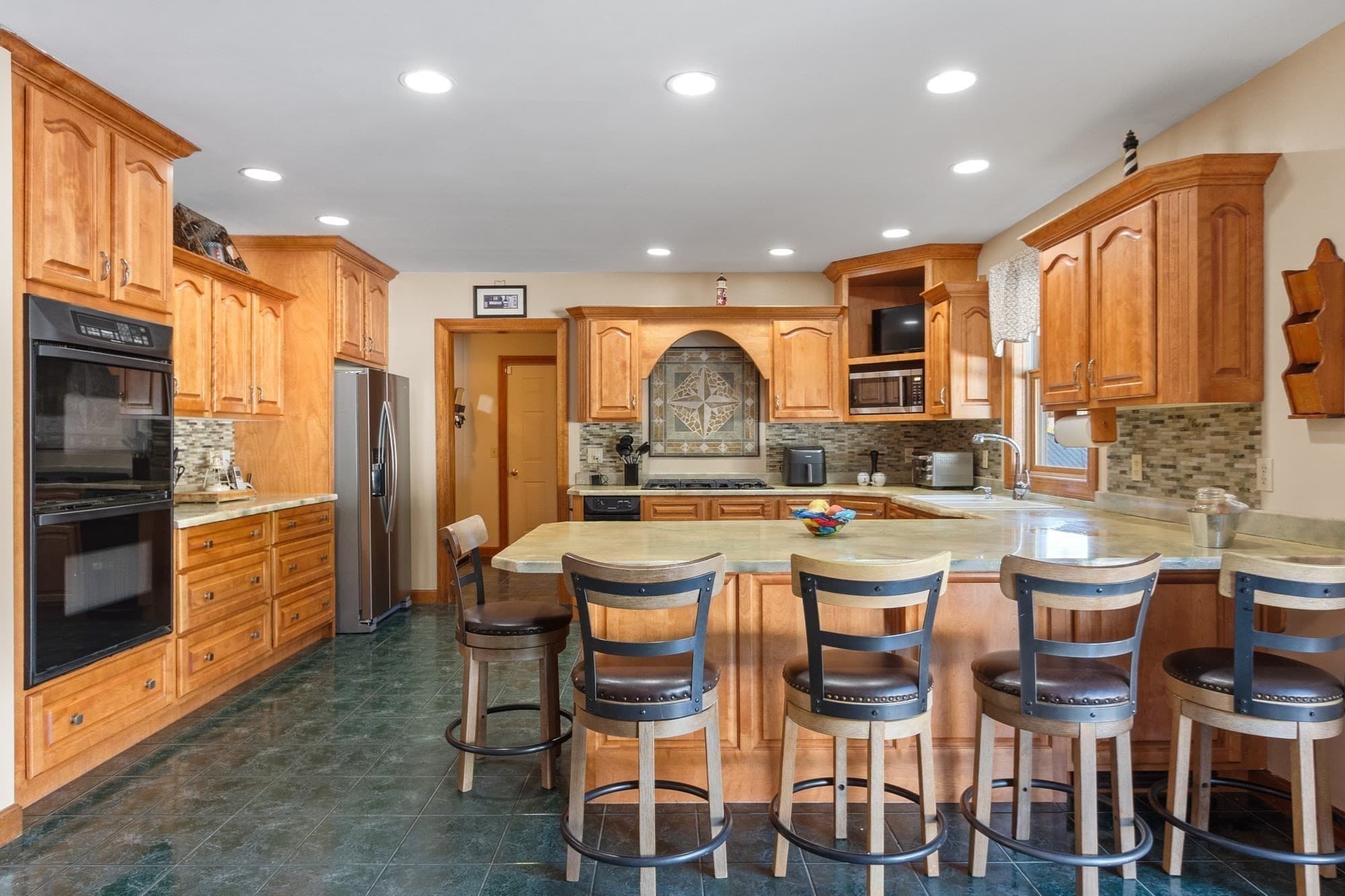 Single Family Residence at 234 Highland Ave, Leominster MA 01453, Leominster, photo 7 of 40