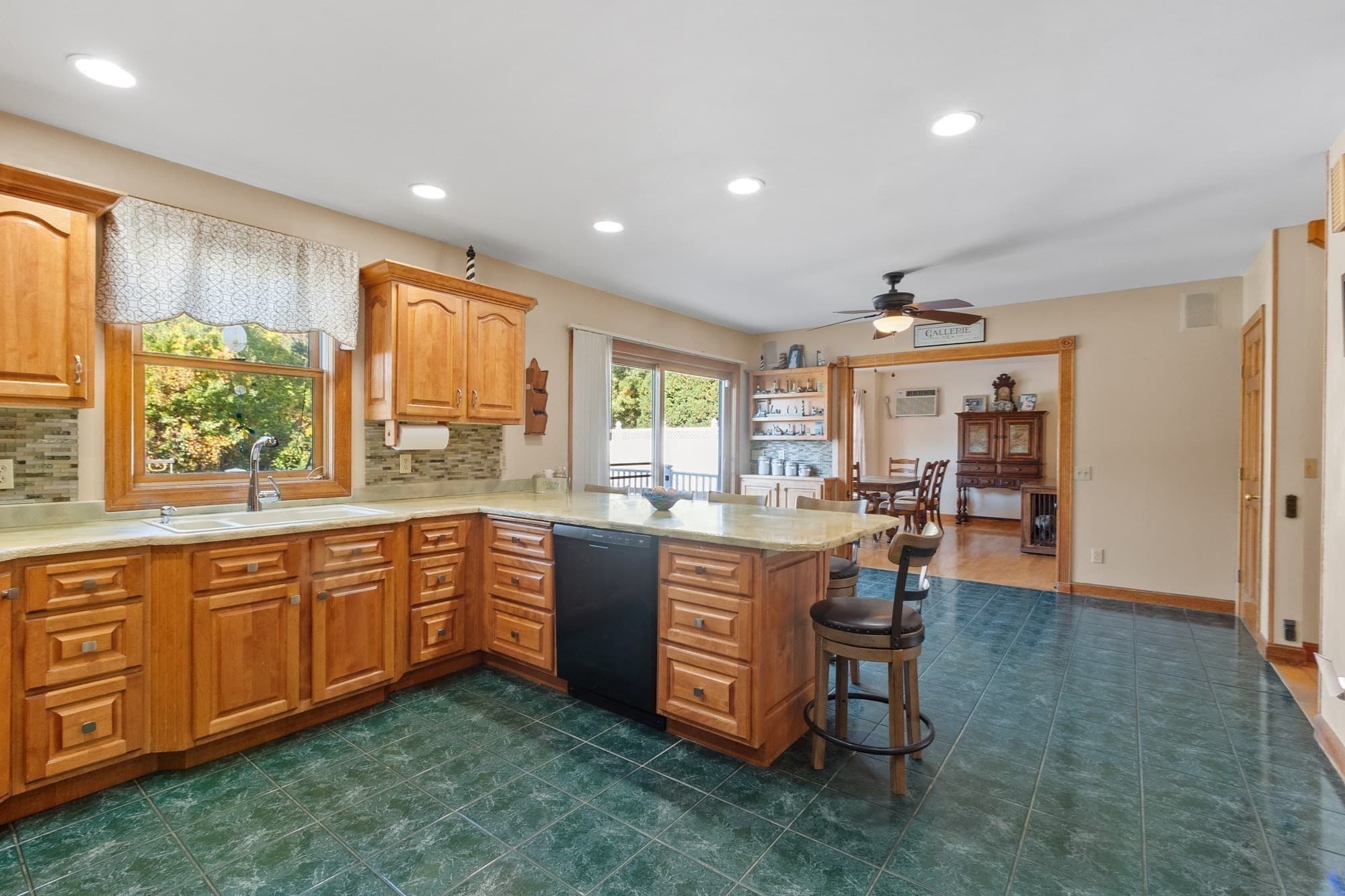 Single Family Residence at 234 Highland Ave, Leominster MA 01453, Leominster, photo 8 of 40