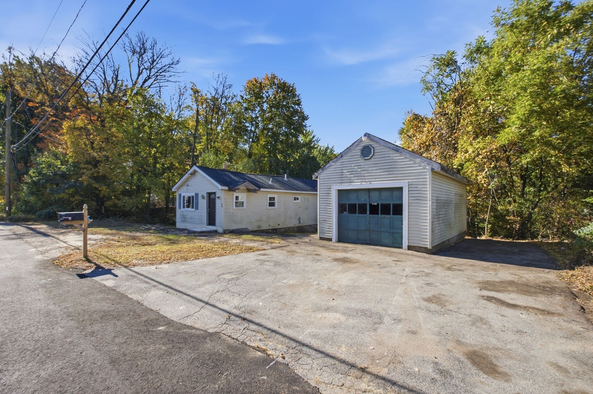 Single Family Residence at 20 Mills Dr, Dracut MA 01826, Dracut, photo 2 of 12