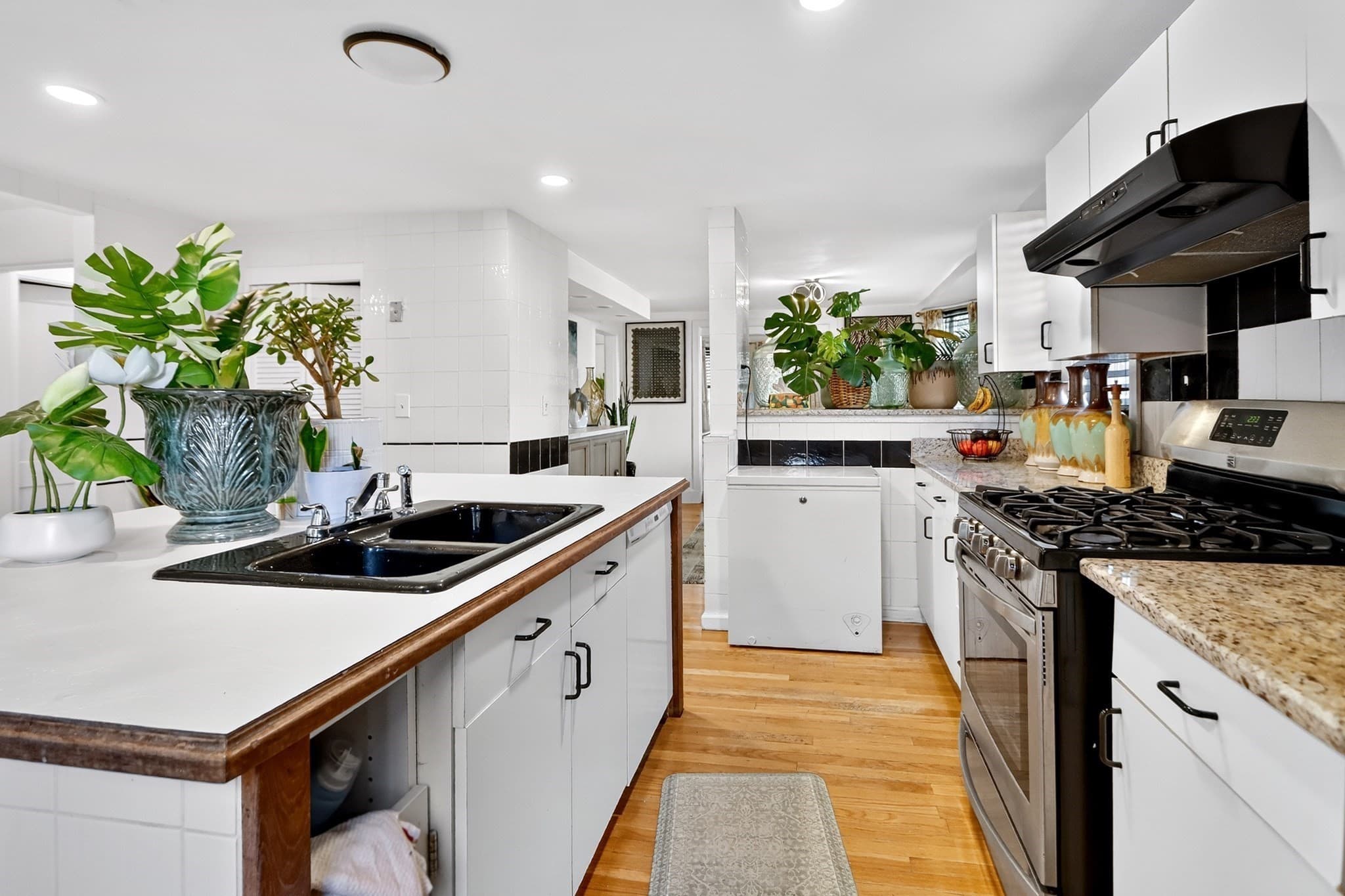 Condominium at 162 Brush Hill Rd # 2, Milton MA 02186, Milton, photo 4 of 30
