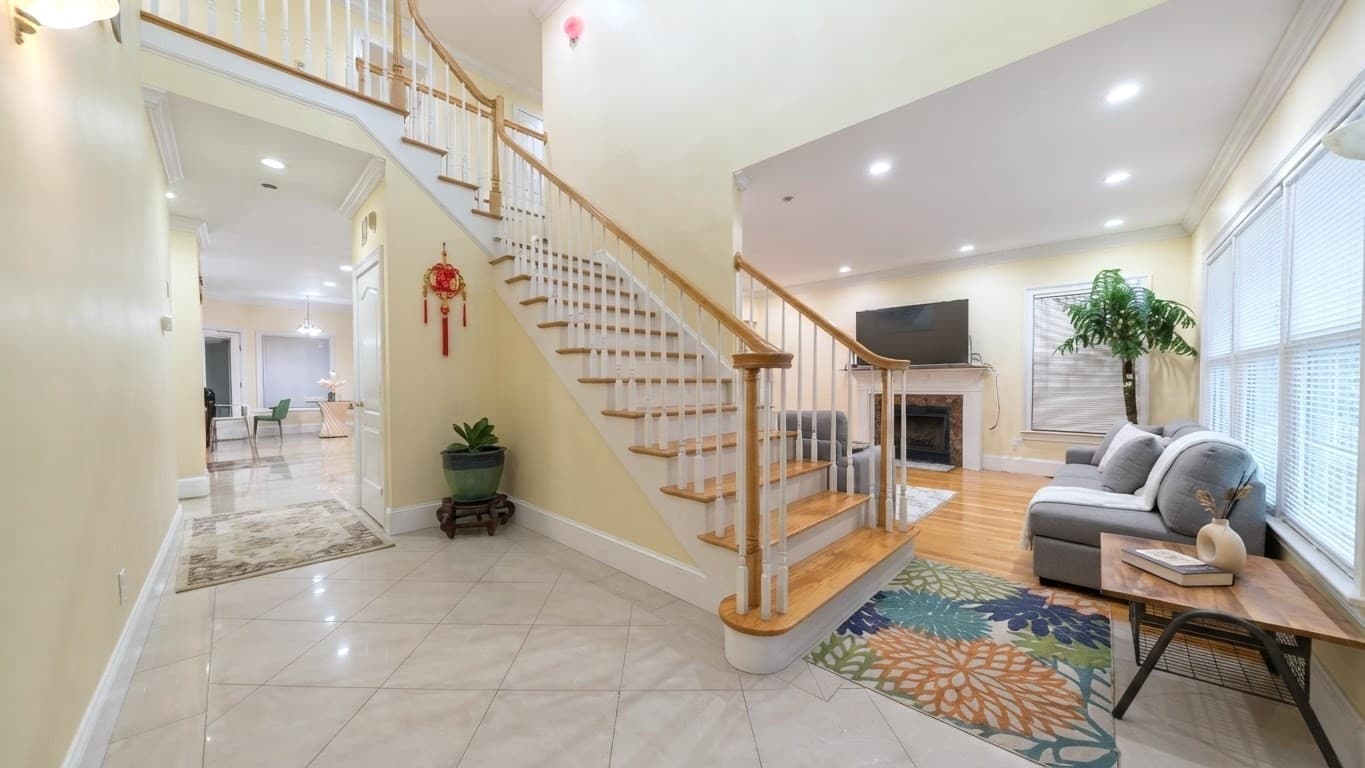 Single Family Residence at 33 Woodland Ave, Saugus MA 01906, Saugus, photo 2 of 15