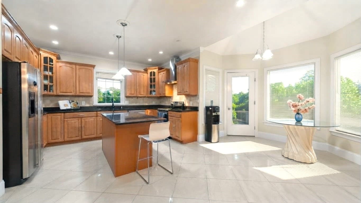 Single Family Residence at 33 Woodland Ave, Saugus MA 01906, Saugus, photo 3 of 15