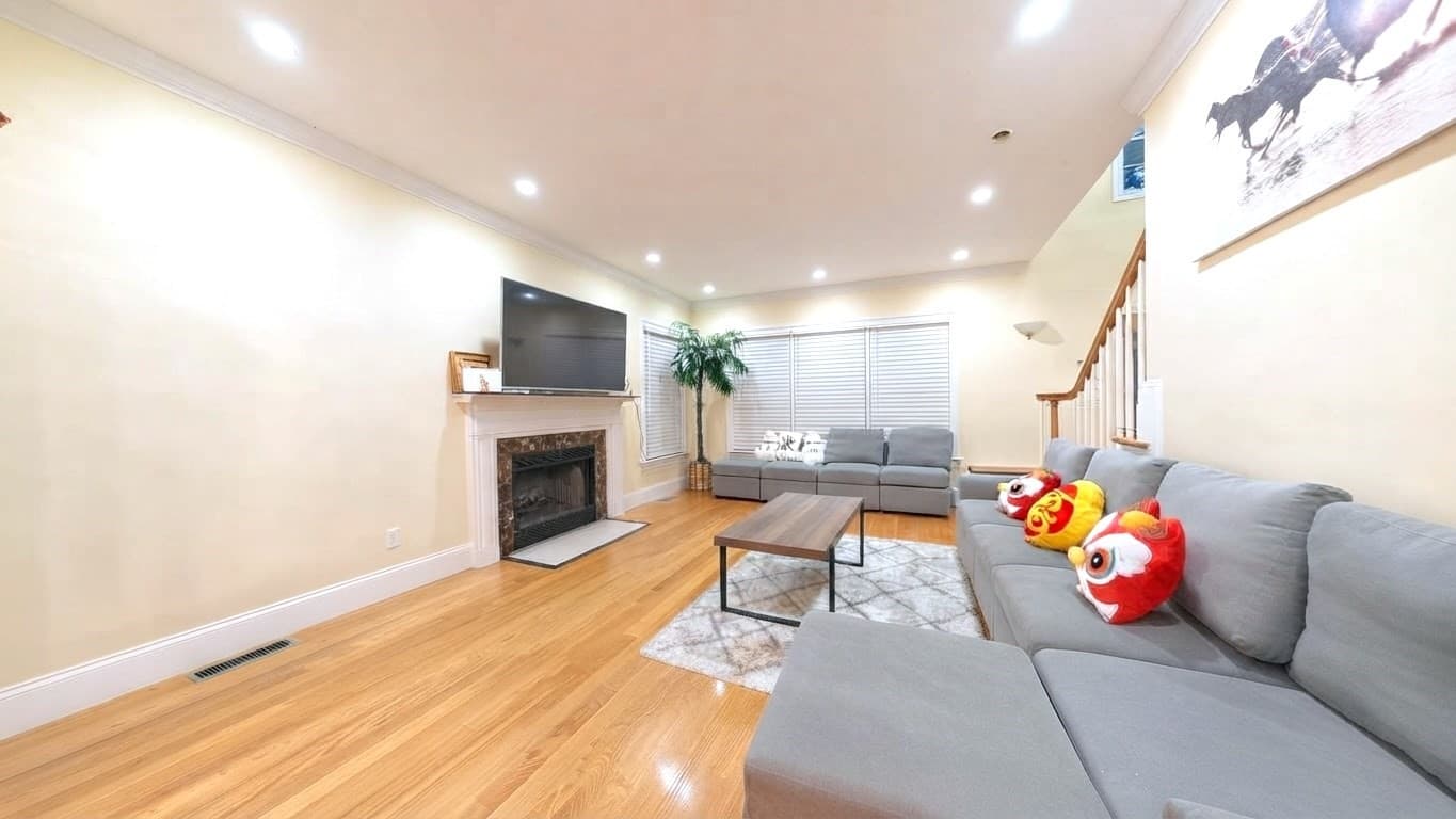 Single Family Residence at 33 Woodland Ave, Saugus MA 01906, Saugus, photo 5 of 15