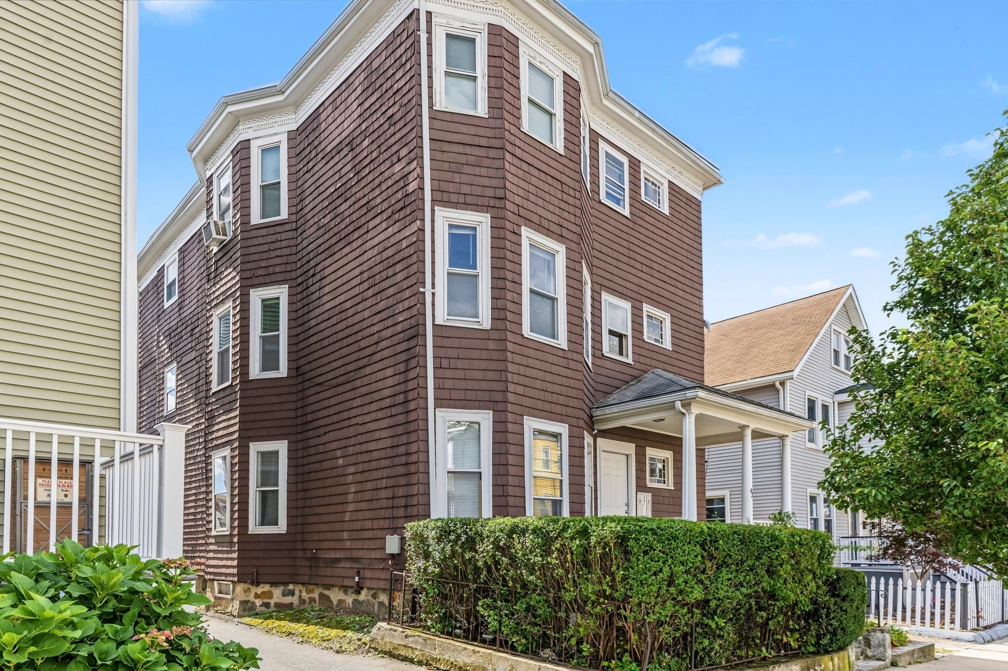 3 Family at 42 Pearl St, Everett MA 02149, Everett, photo 4 of 13