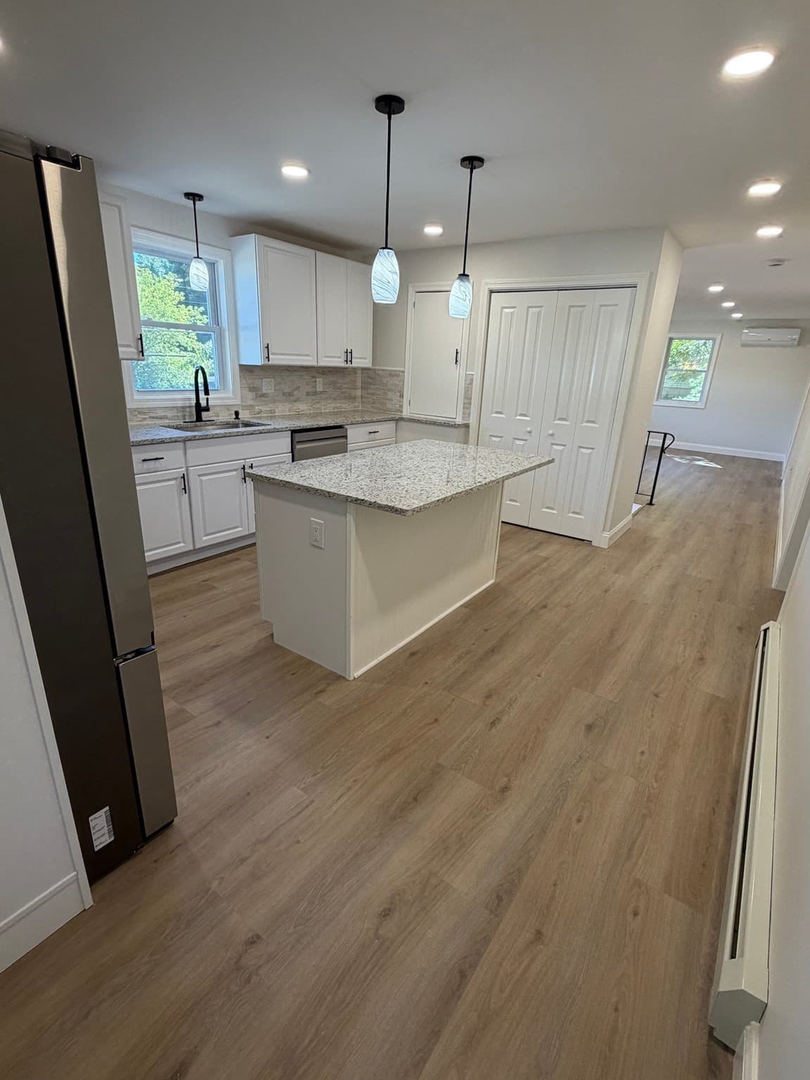 Single Family Residence at 19 New Searles Rd, Nashua NH 03062, Nashua, photo 3 of 31