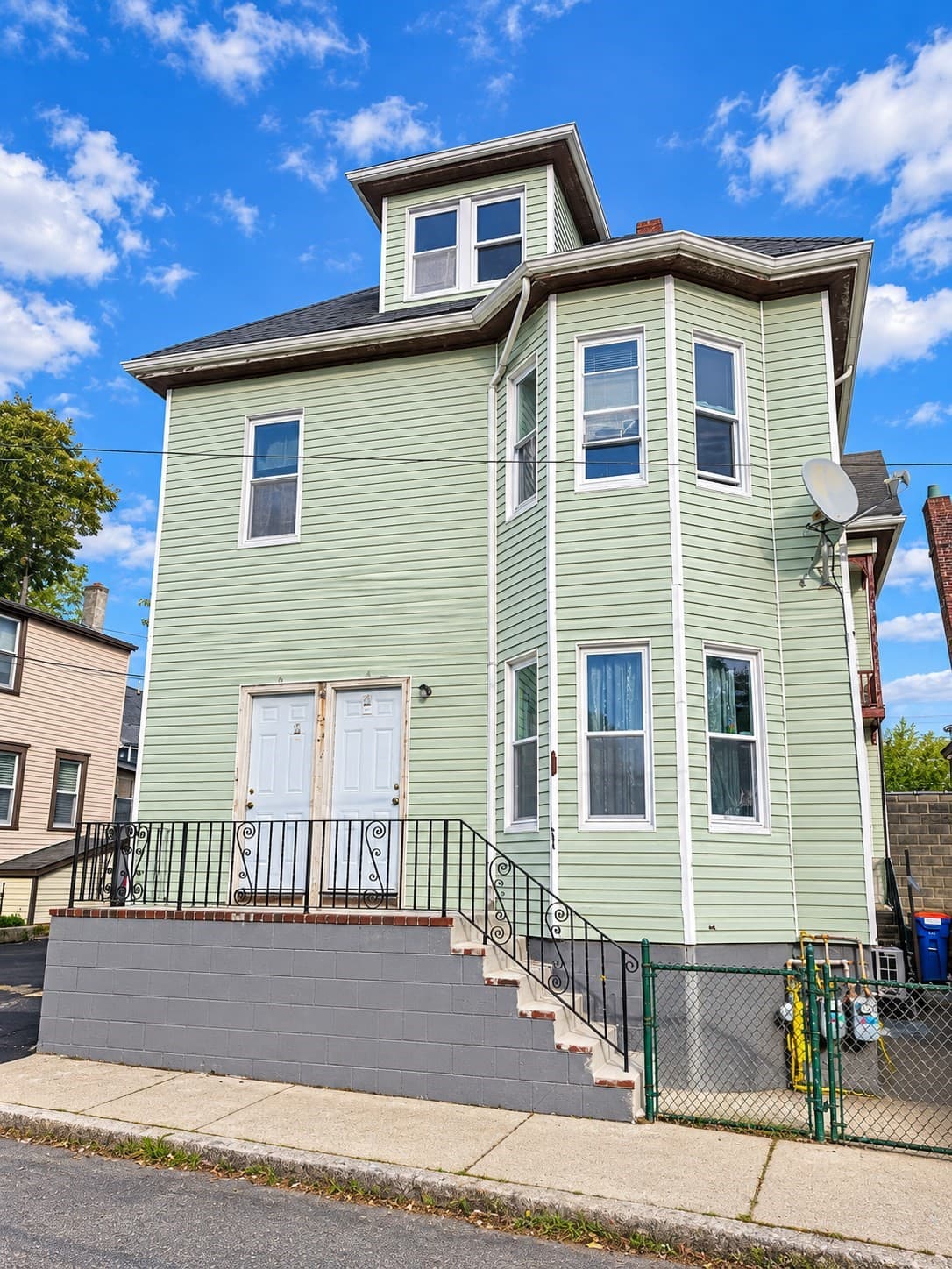 4-6 Briggs Ct, New Bedford MA 02740