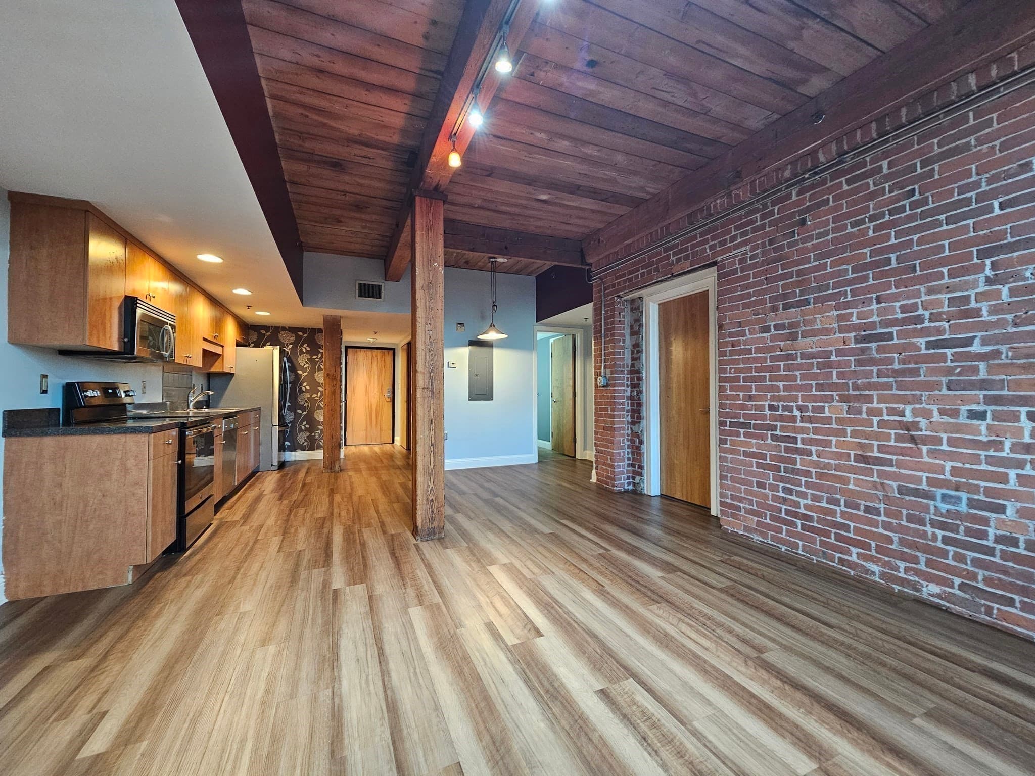 Condominium at 147 Centre # 208, Brockton MA 02301, Brockton, photo 7 of 24