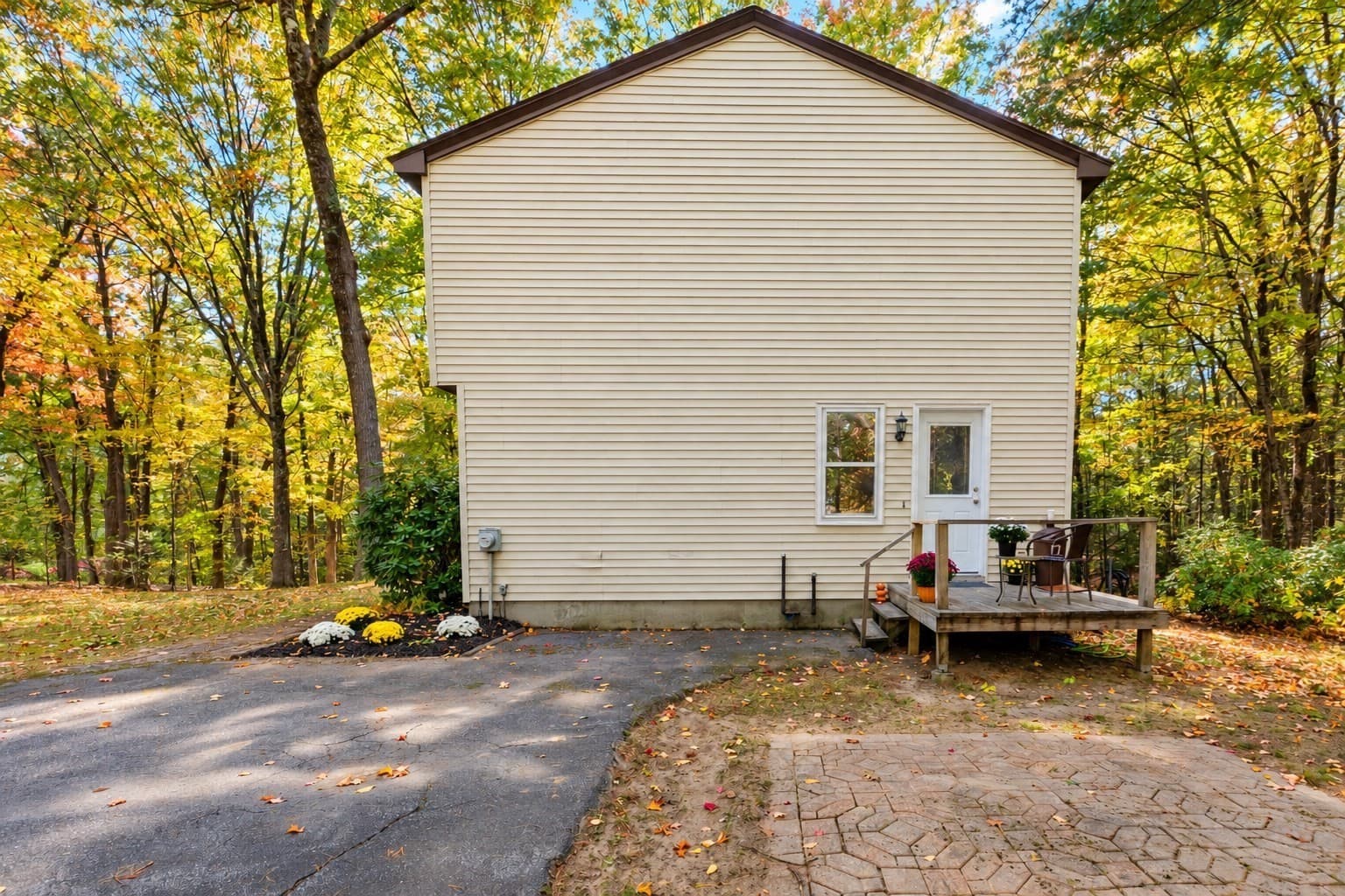 Single Family Residence at 46 Country Road, Lunenburg MA 01462, Lunenburg, photo 4 of 41