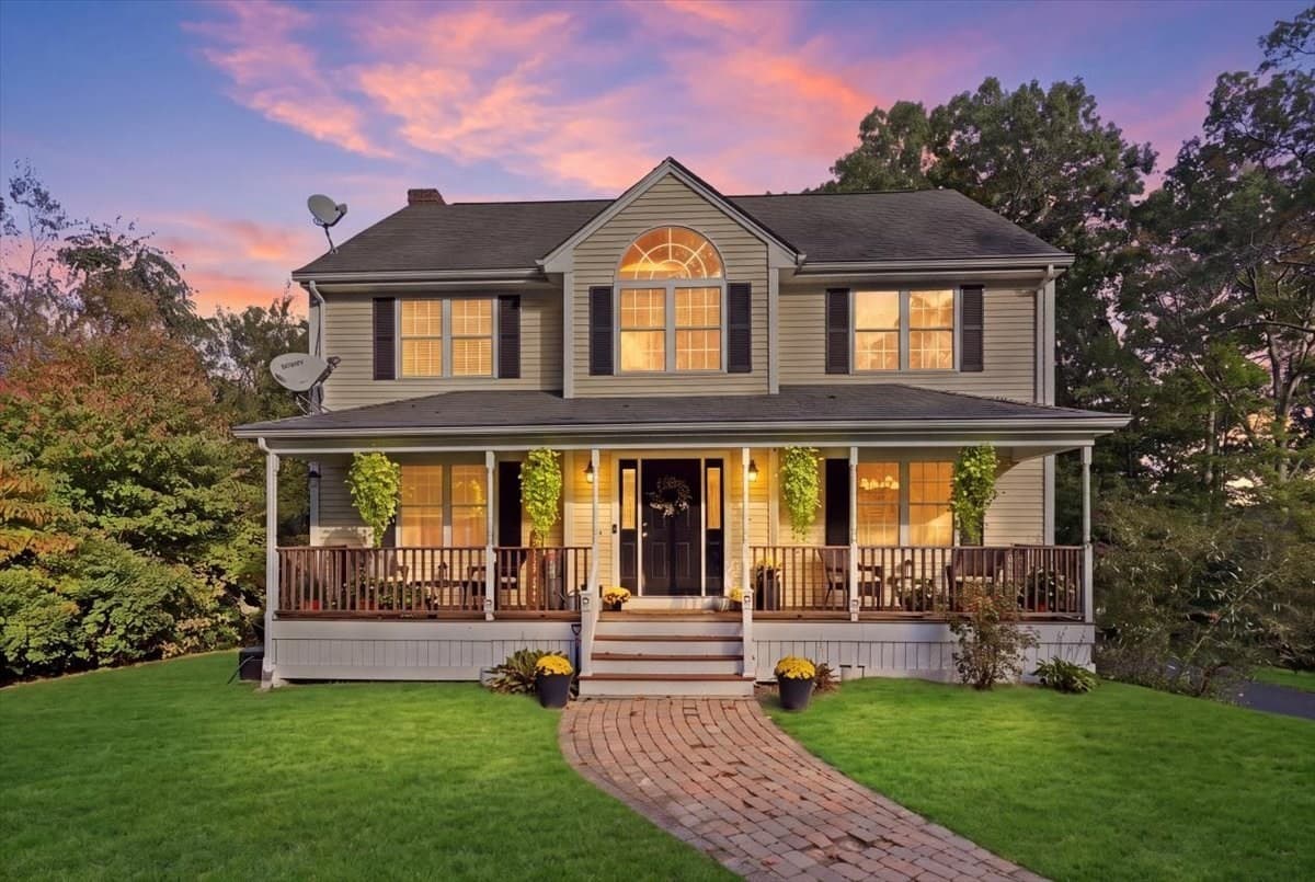 319 Oak St, Swansea MA 02777