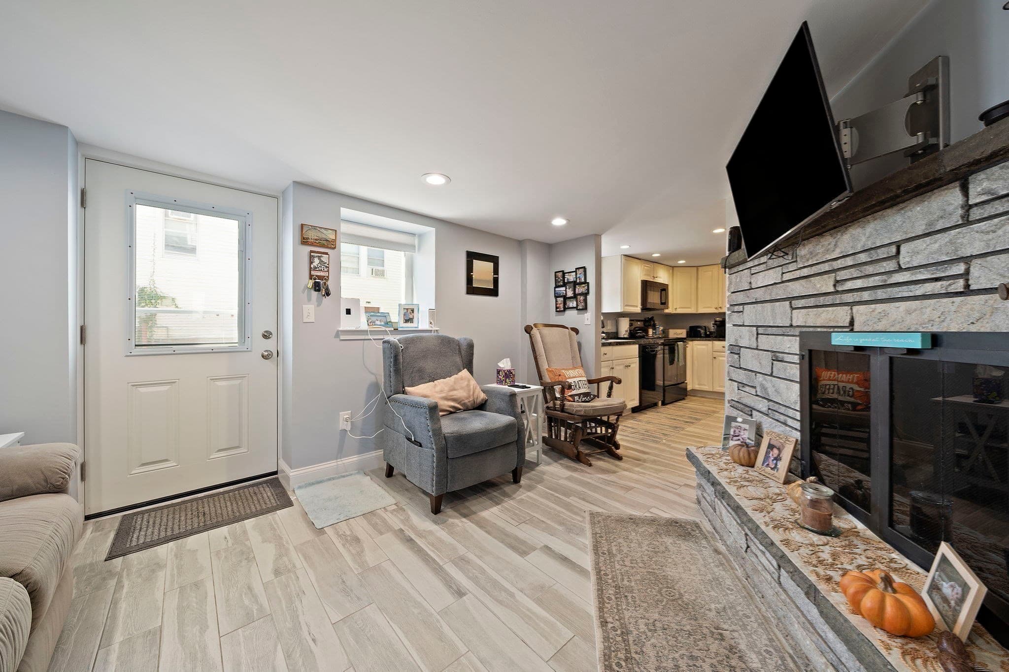 3 Family at 7 Malta St, Hull MA 02045, Hull, photo 13 of 42