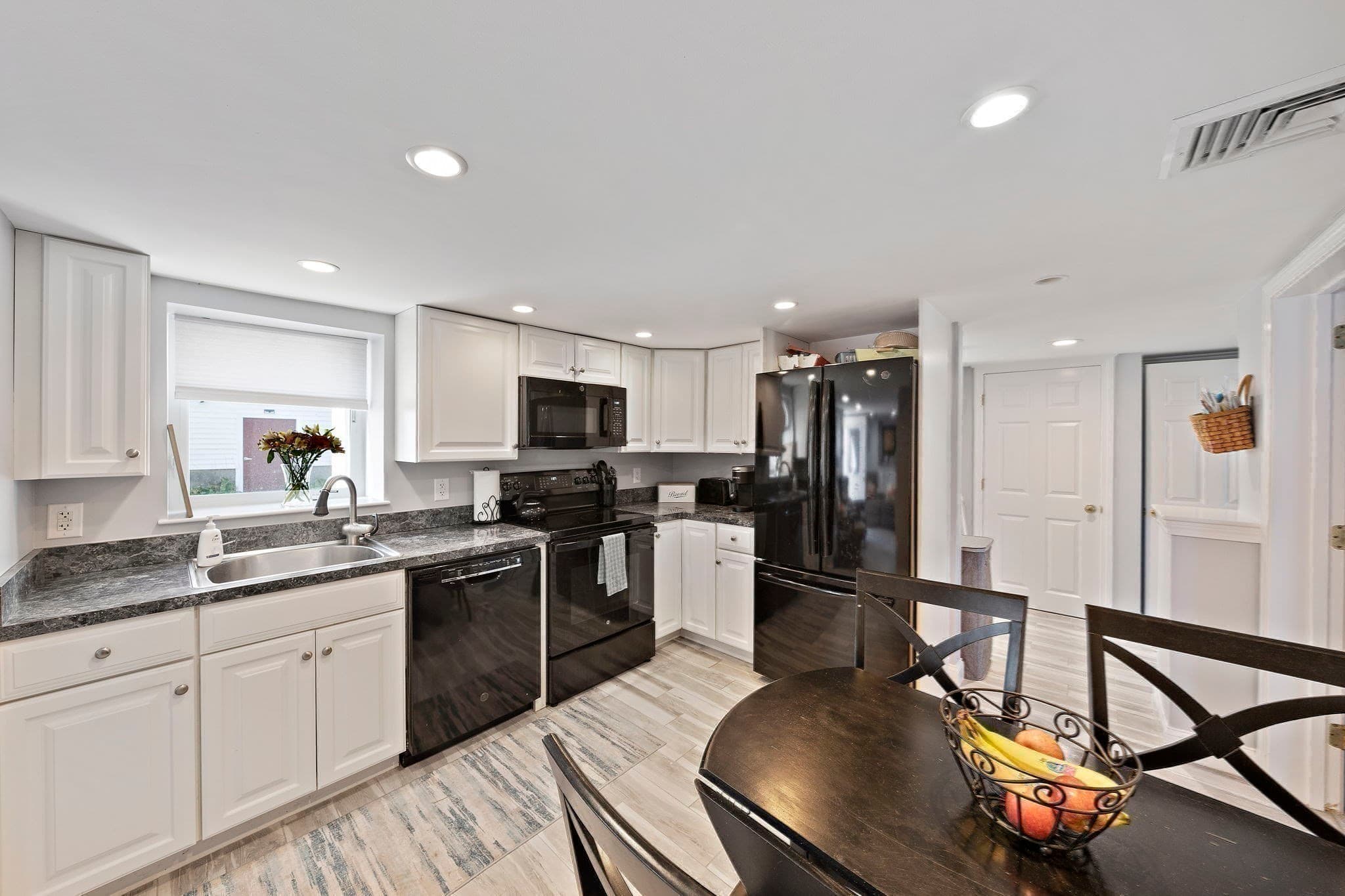 3 Family at 7 Malta St, Hull MA 02045, Hull, photo 17 of 42