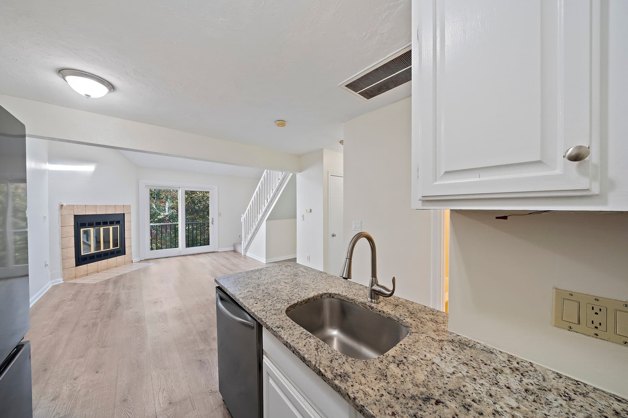 Condominium at 117 Tall Oaks Dr # H, Weymouth MA 02190, Weymouth, photo 6 of 21