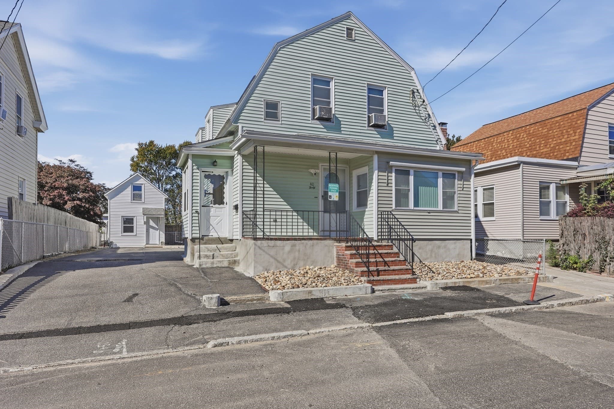 40 Bunker Hill Ave, Lowell MA 01850