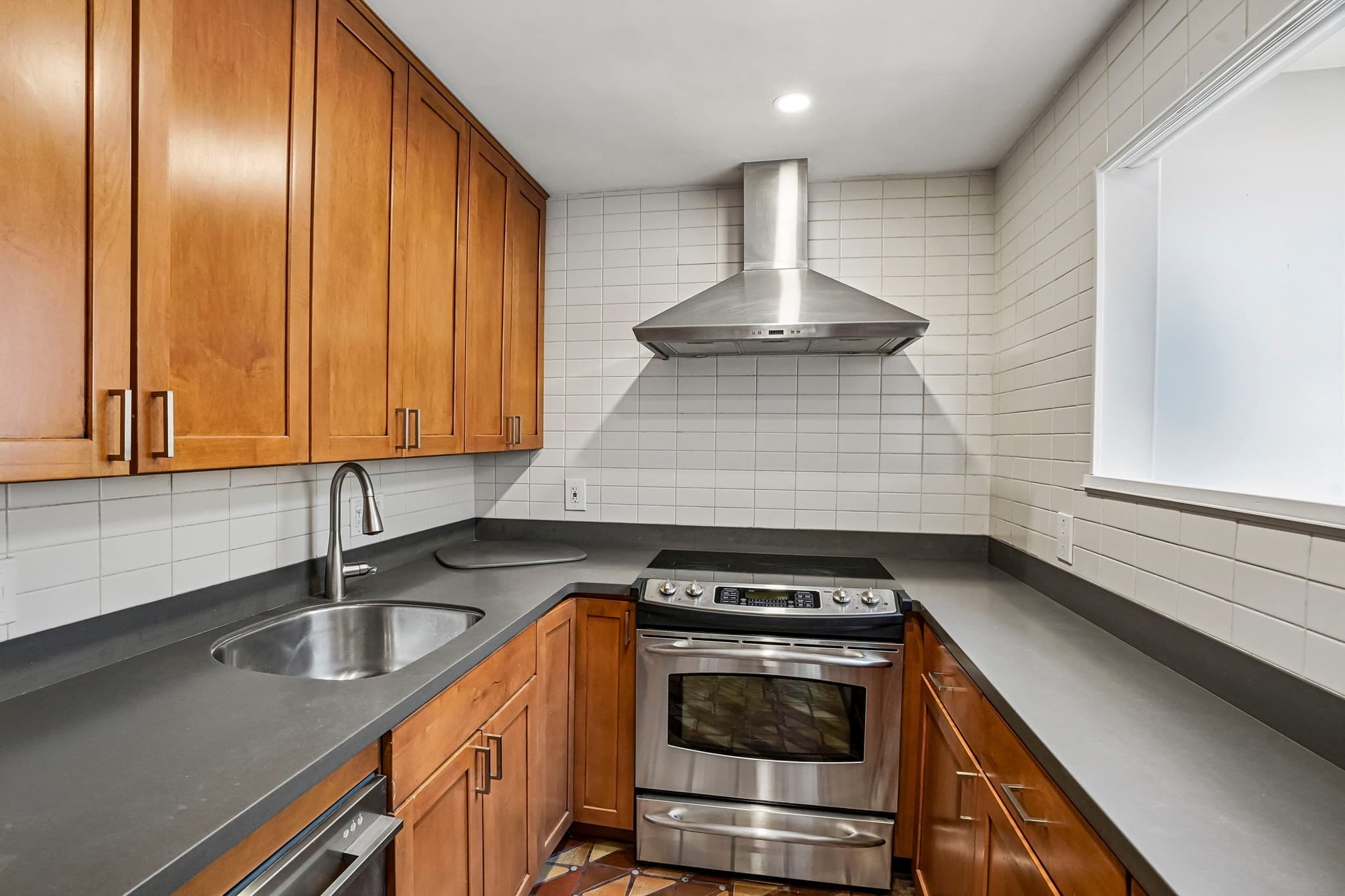 Condominium at 583 Massachusetts Ave # 5, Boston MA 02118, Boston, photo 9 of 24